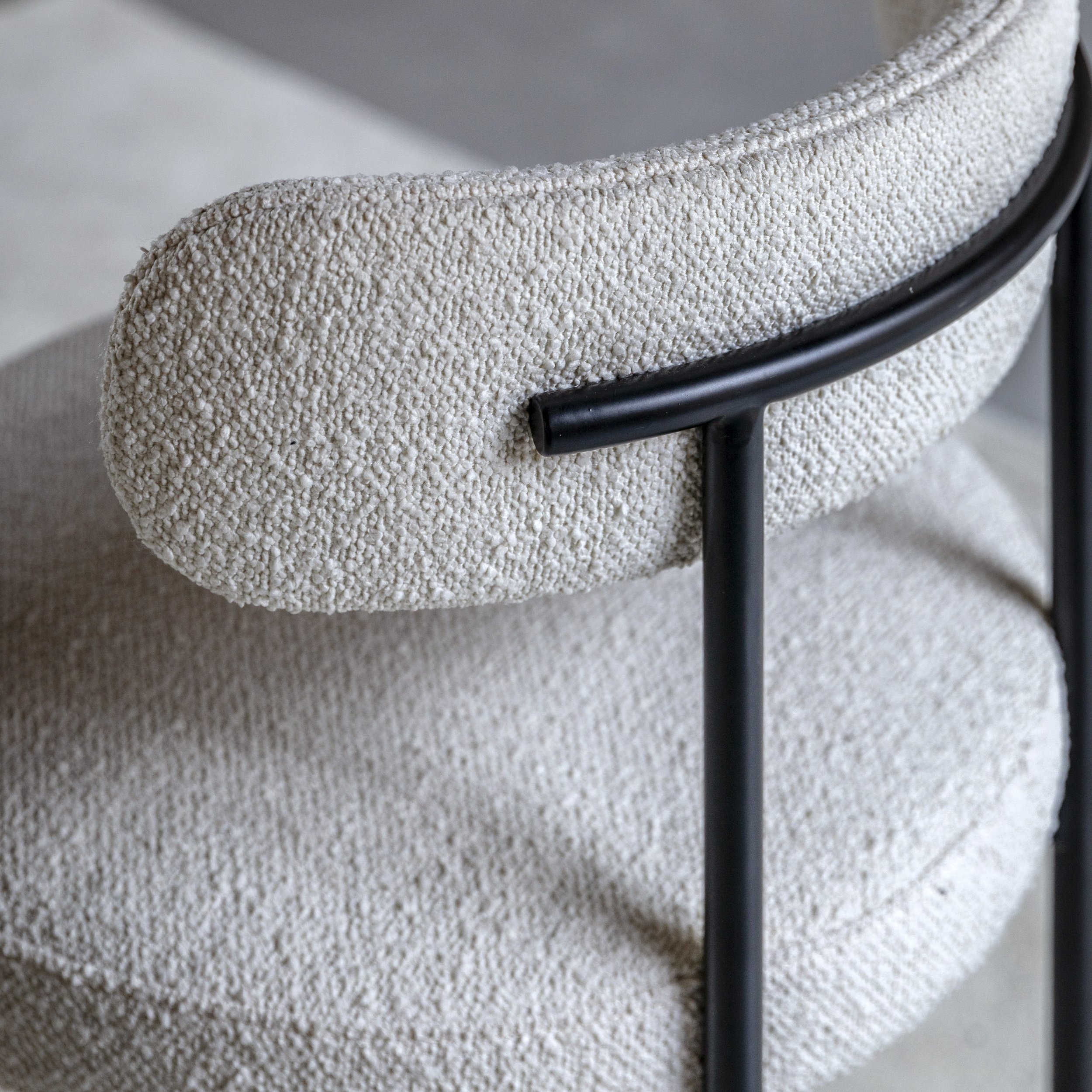 FURN-DINCH-528548~2.jpg