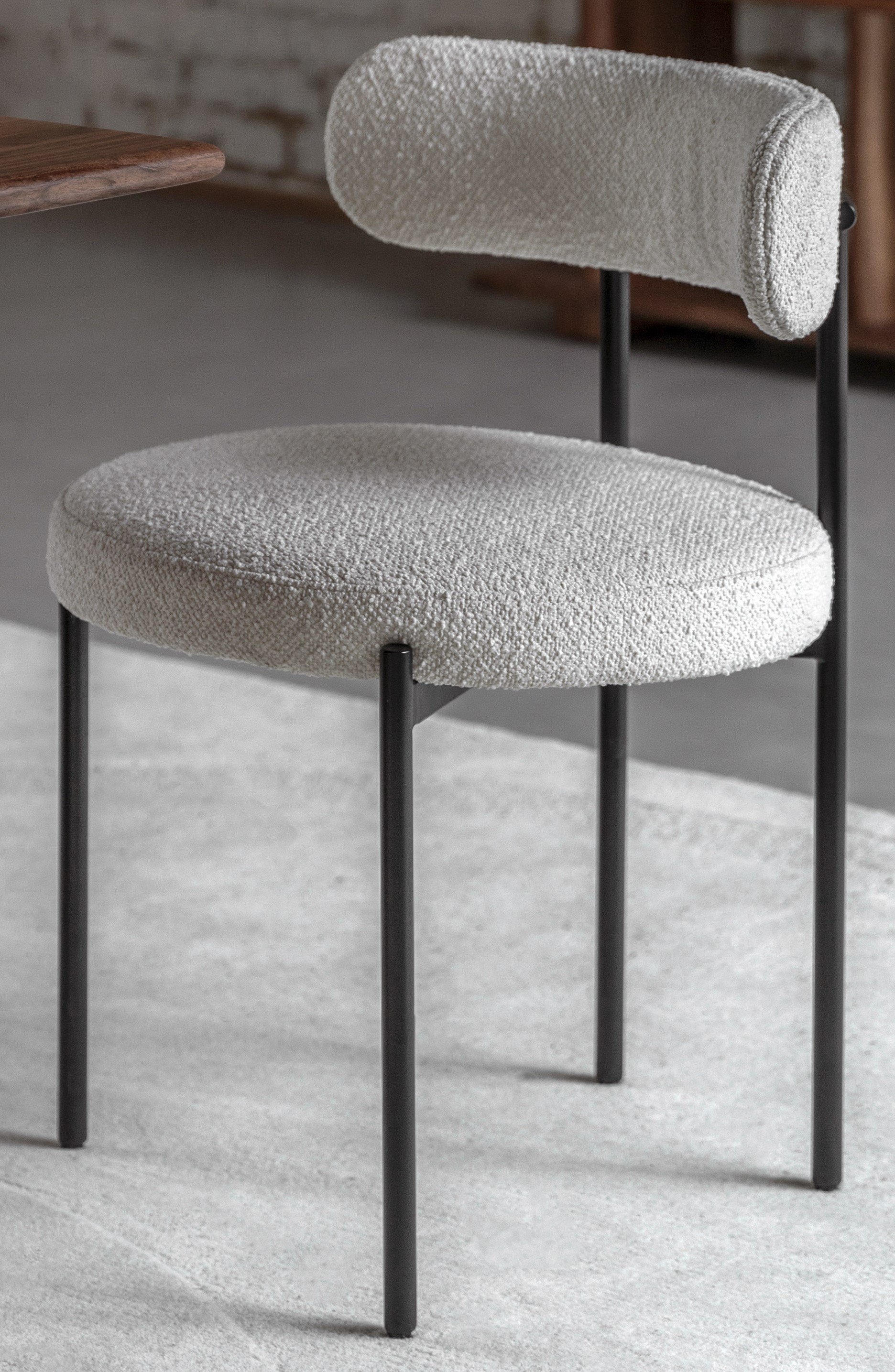 FURN-DINCH-528548~1.jpg