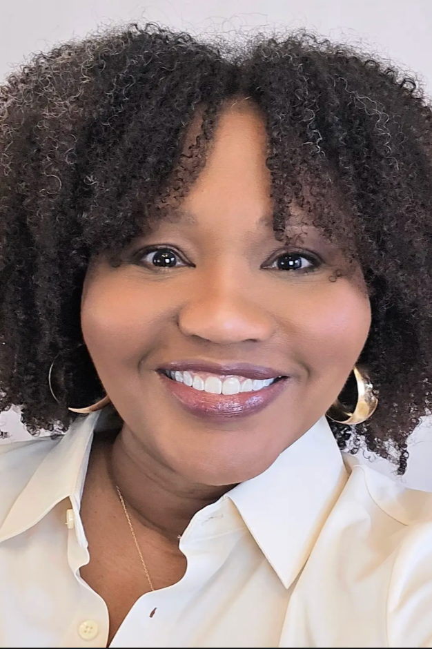 Headshot of Carleen Lamay, Bookkeeping Expert - Women's Power + Profit Bundle hosted by Cathlyn Melvin + Right Cat Creative