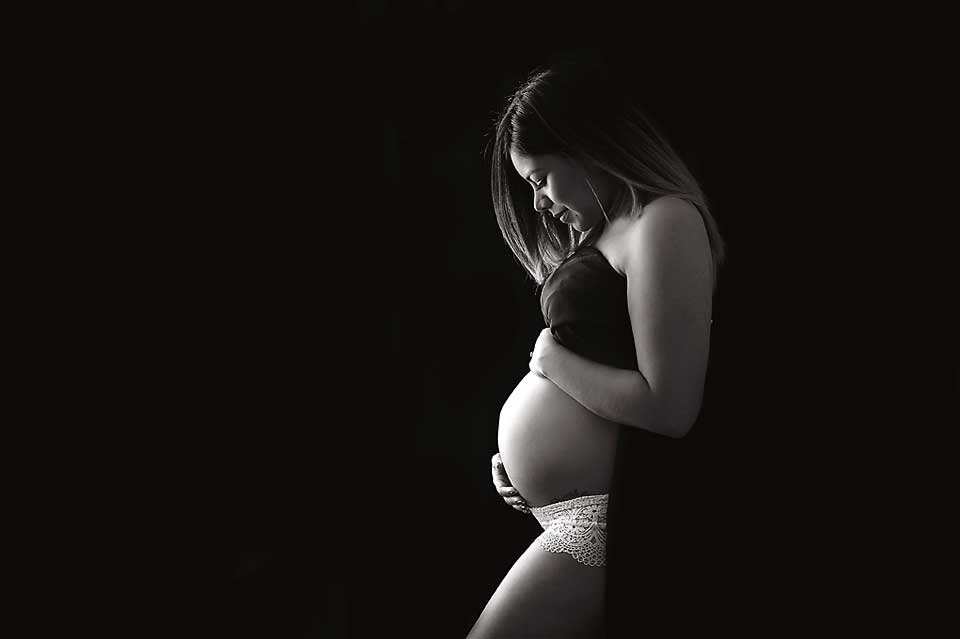 studio-maternity-photographer.jpg