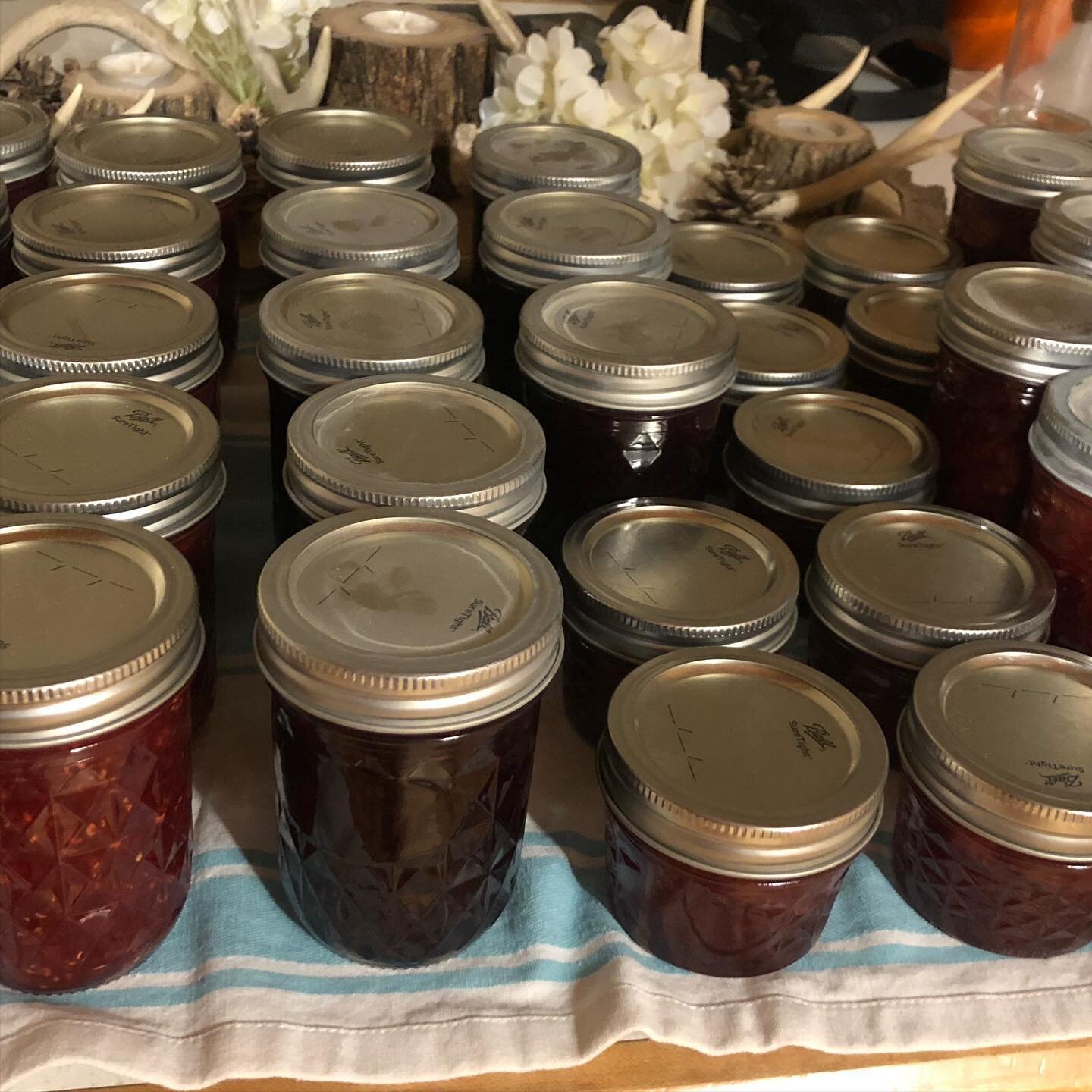 The past two days have been JAM-packed with jam making 🍓🫐🍋 Swing by the farm stand this weekend and scoop up a jar or two! Flavors: Strawberry Lemonade, Blueberry Cobbler, Raspberry Peach 🍑 #eggsneatsfarmstand #homemadejam #supportlocal #bristolw