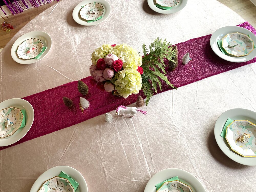  This pink velvet tablecloth is so soft. 