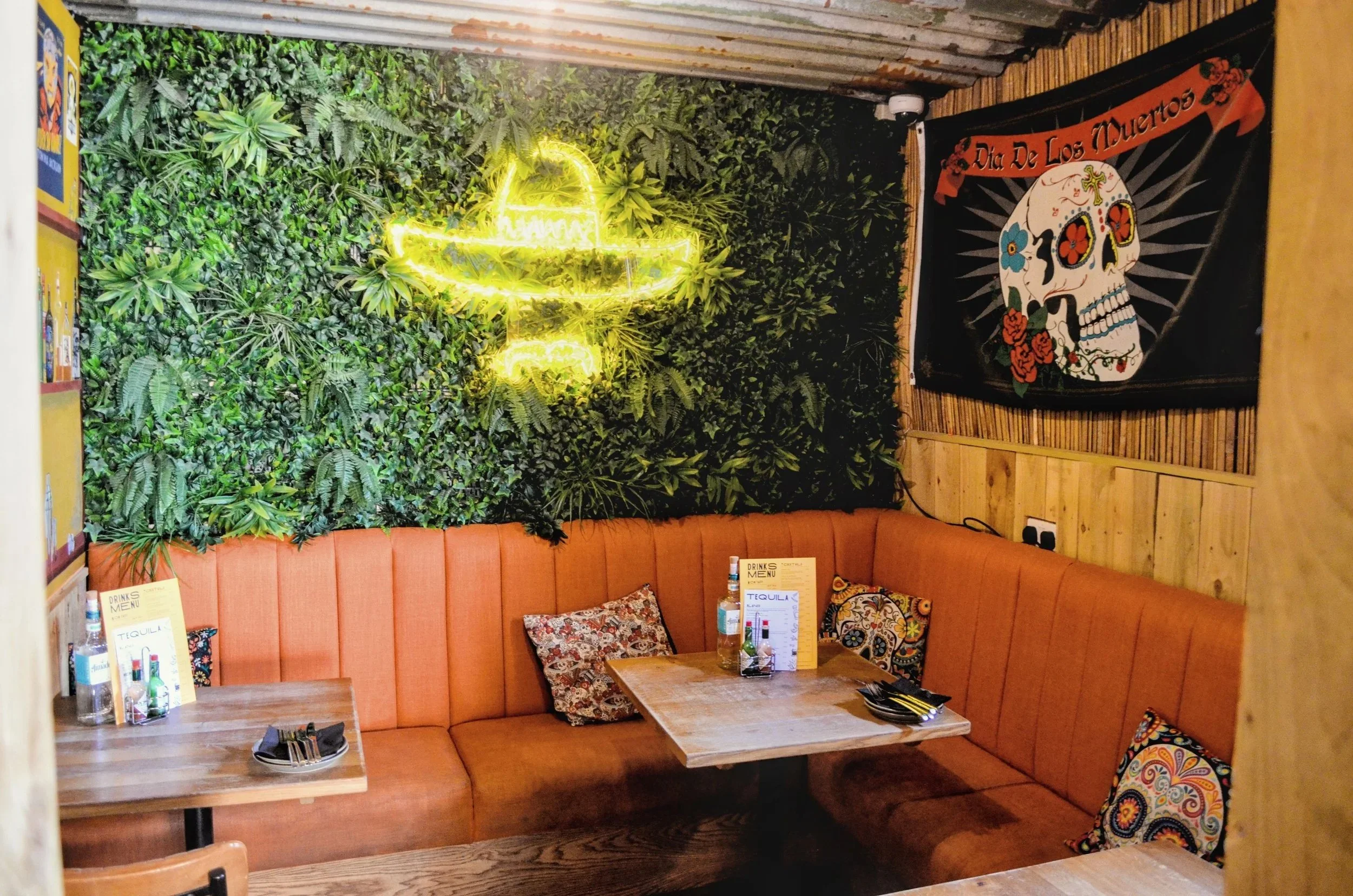 DOG FRIENDLY BACK ROOM