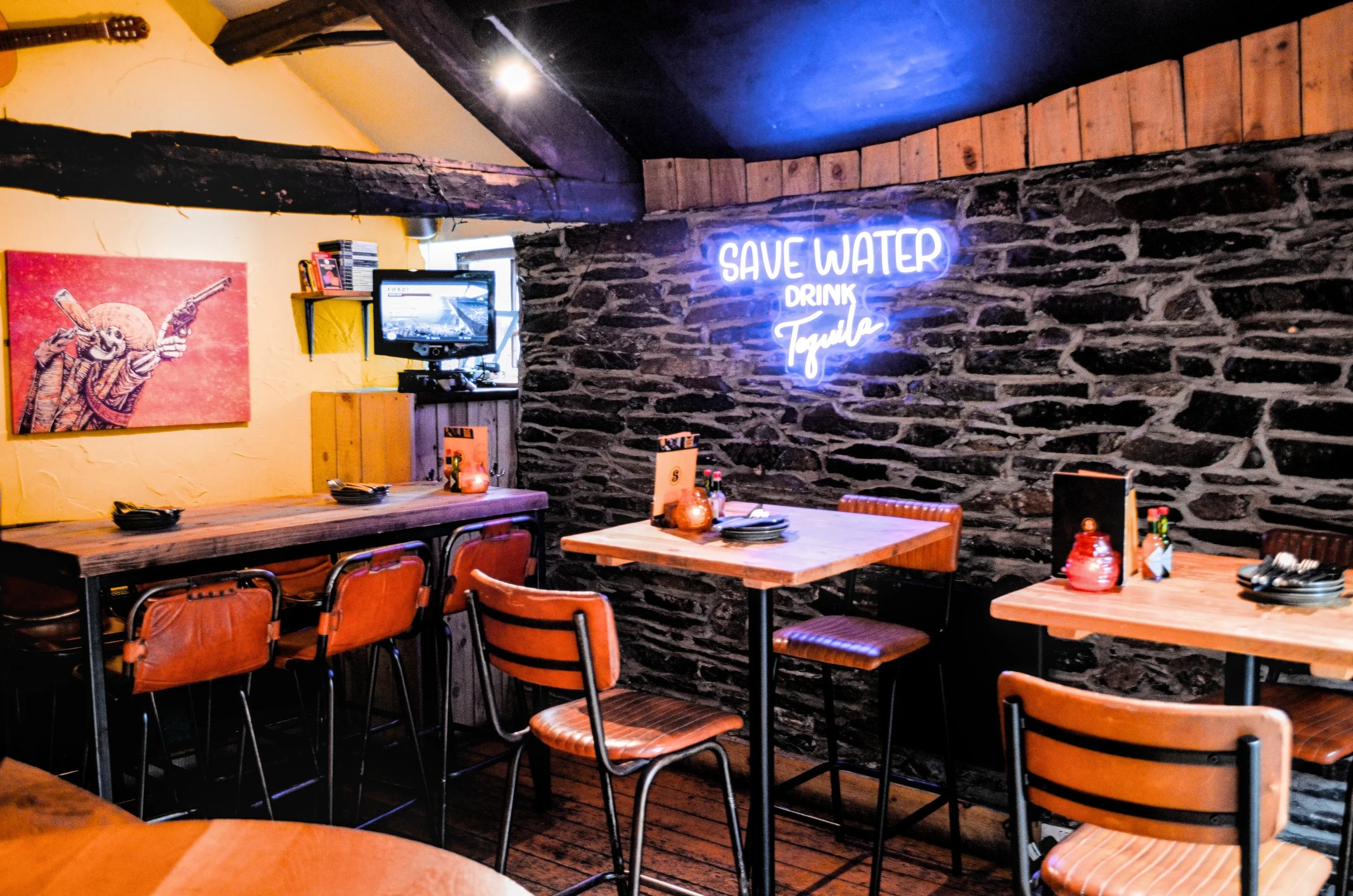 BAR SEATING