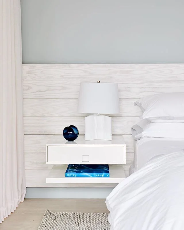 Beachy cool bedside in Amagansett. 📸 @readmckendree 🛠 @charlesgallantiinc .
.
.
#hamptons #architecture #interiordesign #kosullivan #southampton  #watermill #bridgehampton #sagaponack #sagharbor #easthampton #amagansett #montauk #mtk #shelterisland