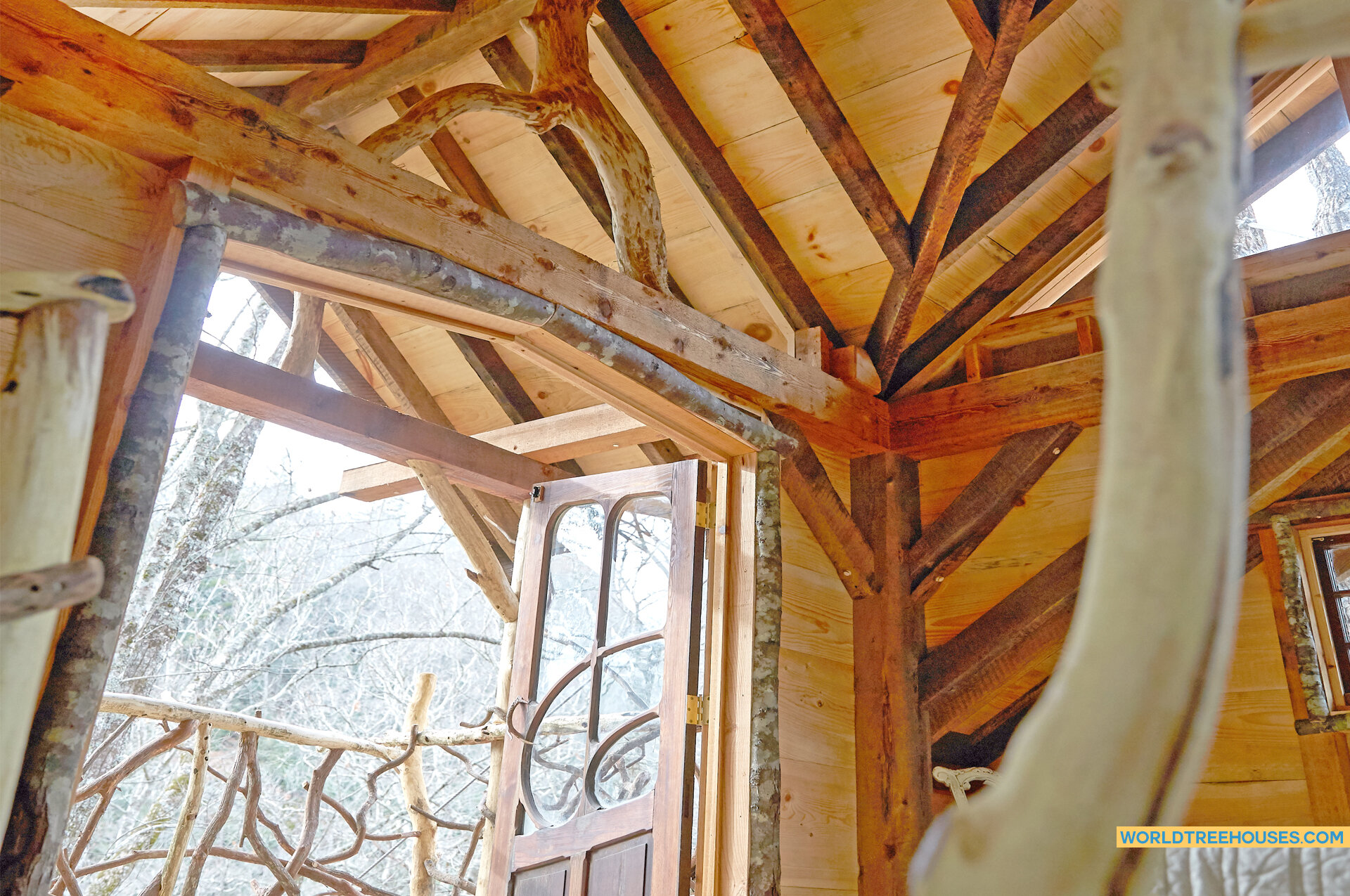 201812A-wilderness-treehouse-interior-craftsmanship-slider copy.jpg