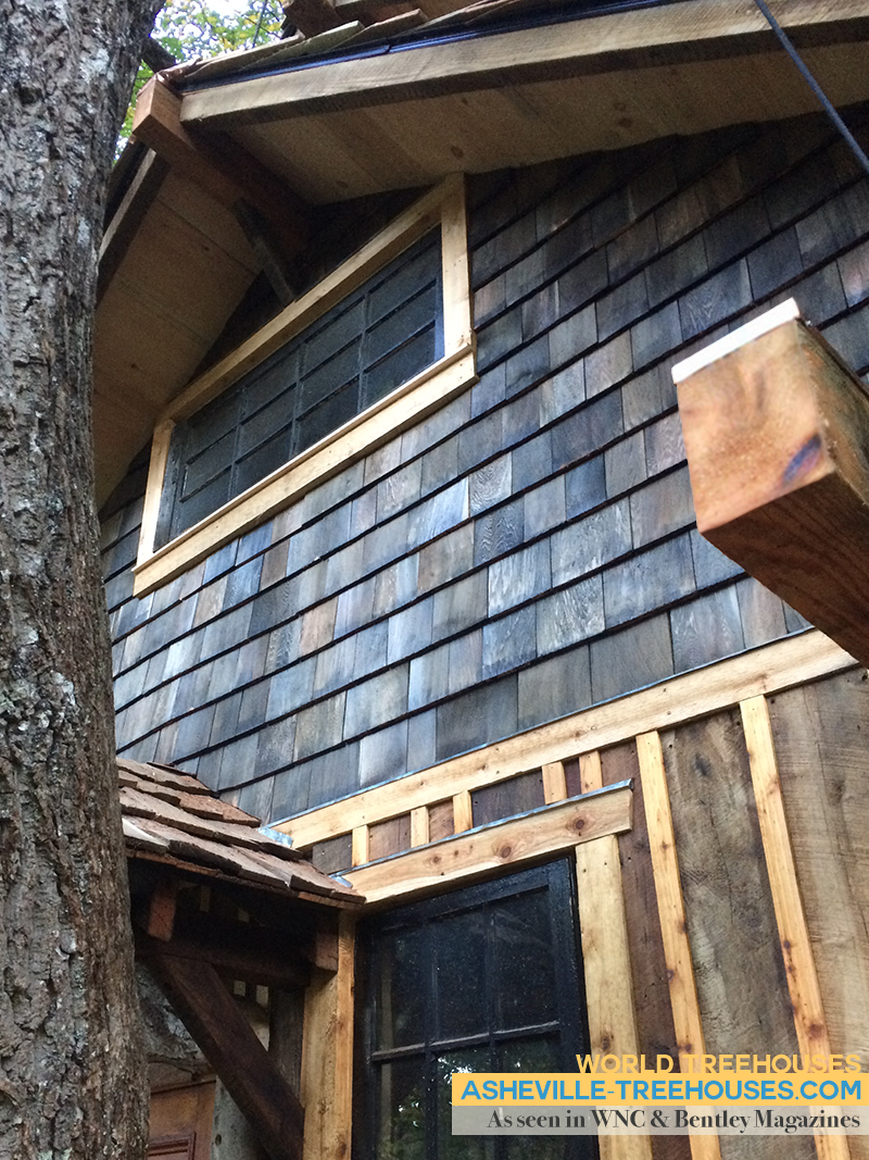 Treehouse Builder Achieves Beautiful Cedar-Shake Color