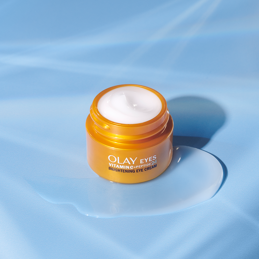 OLAY_TextureInStudio_1_EyeCream-Texture_FINAL_JENNA_GANG_072 MAIN_02.png