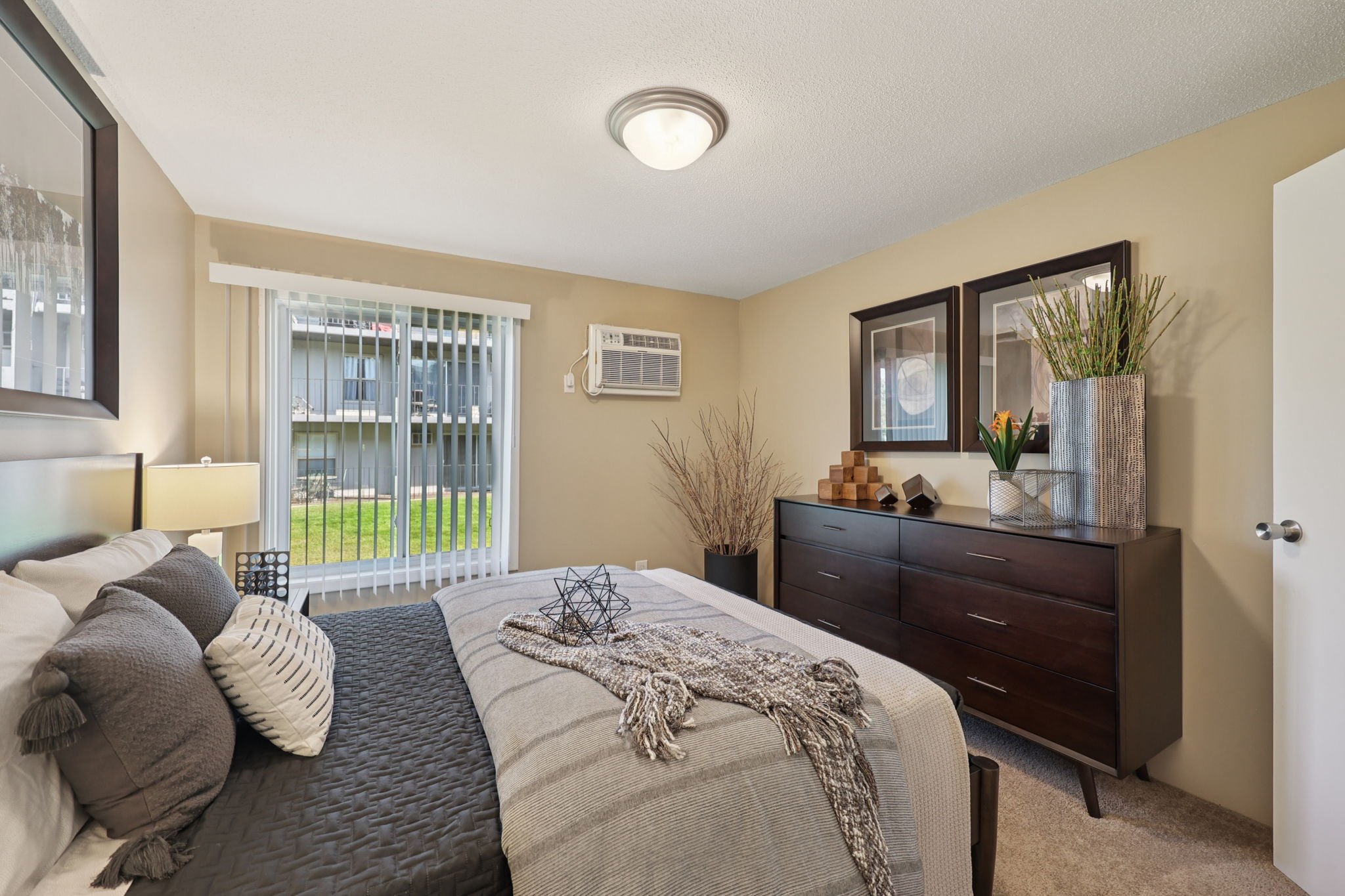 22-web-or-mls-2nd St NE-S1709-022.jpg