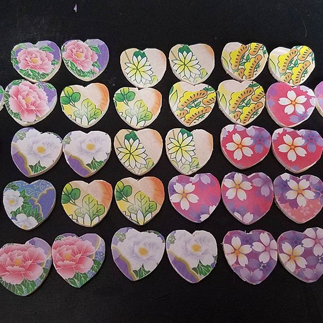 New item work in progress. Tomorrow, I'll smooth and clean the edges. Then a nice resin top and then....
...you'll just have to wait and see. 💗
#makersgonnamake #cra#craft #origami #heart #wood #woodheart #craftinprogress