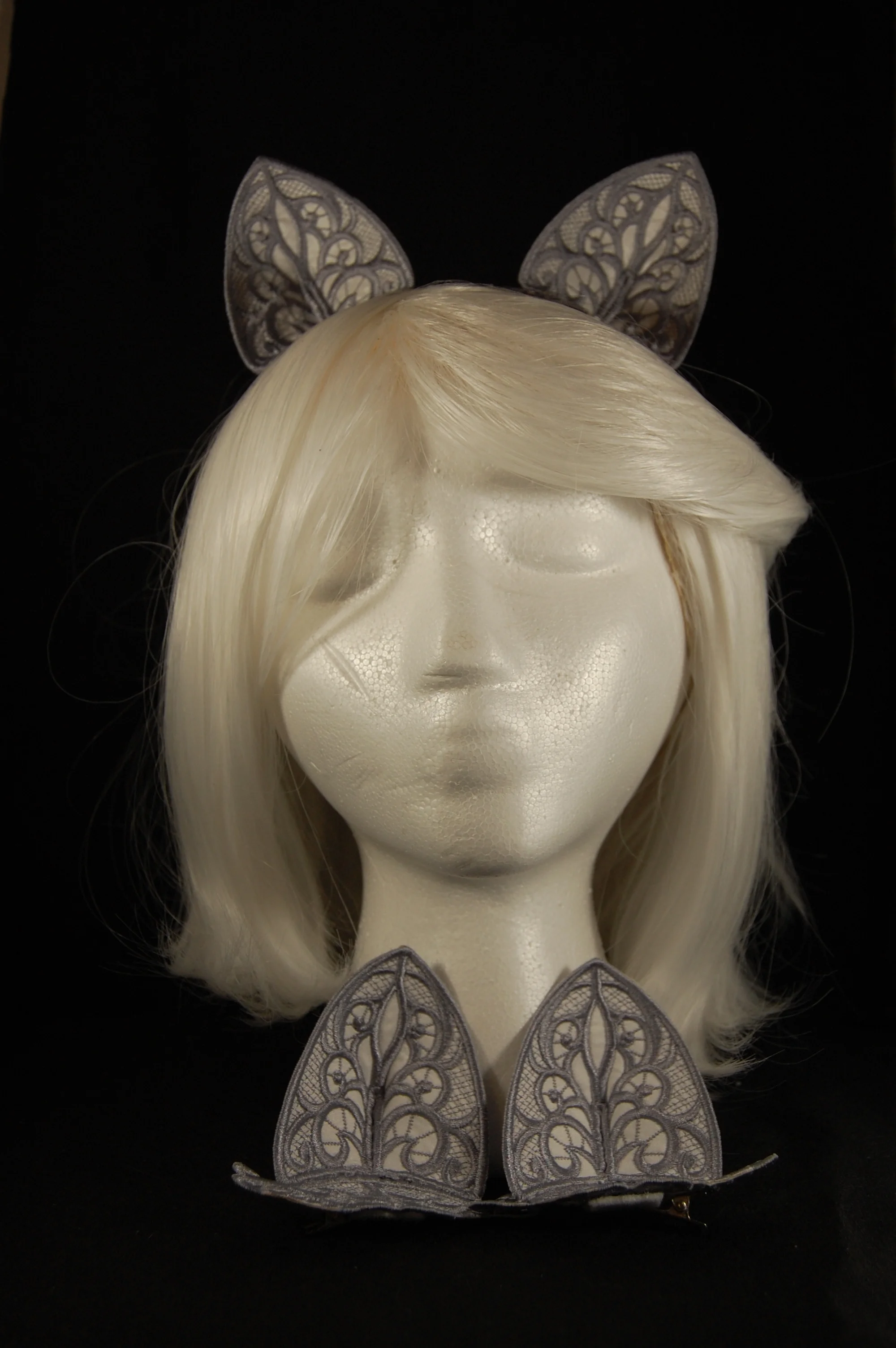 Lace Ears - Gray Thread on White Fabric