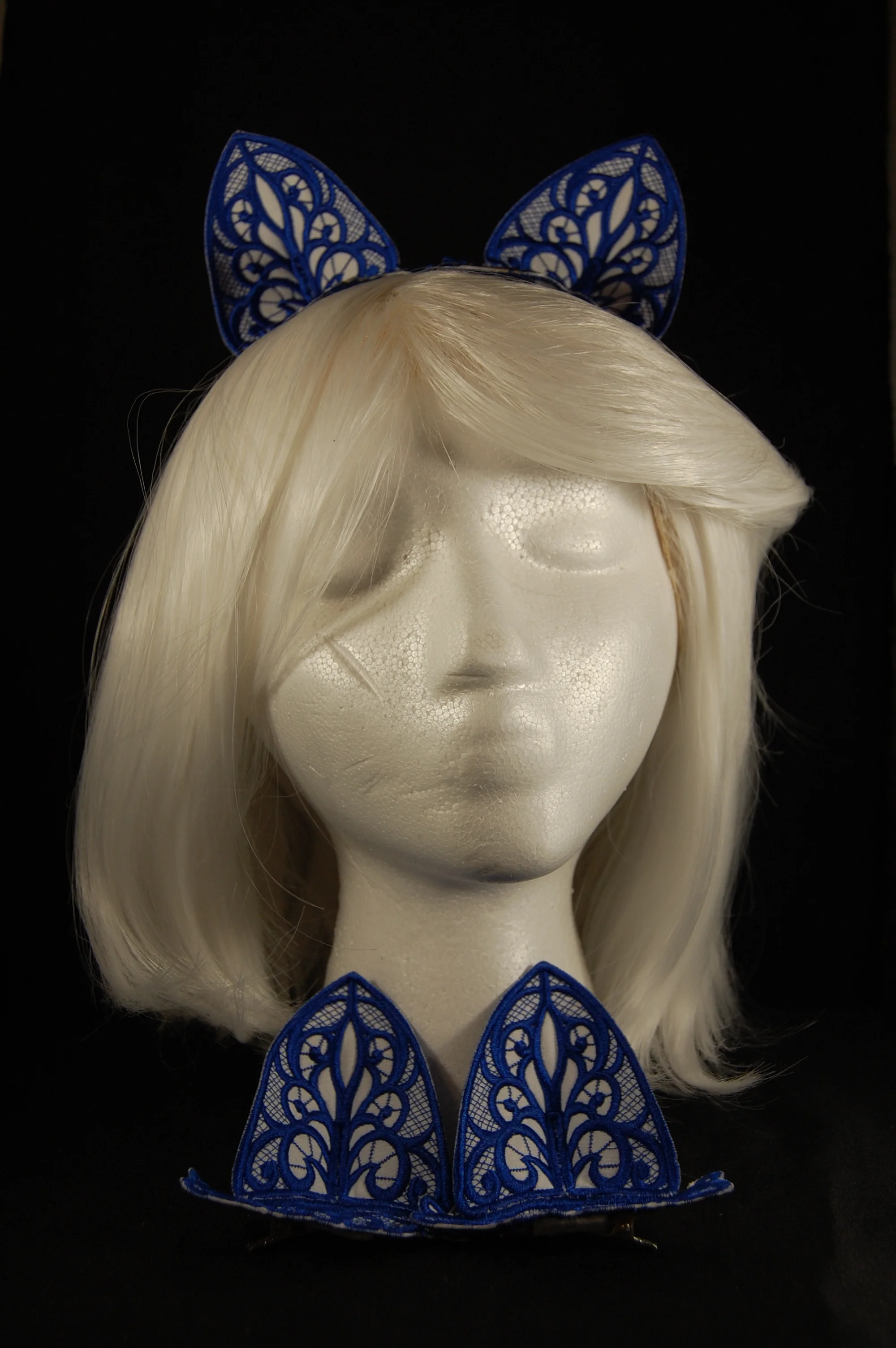 Lace Ears - Dark Blue Thread on White Fabric