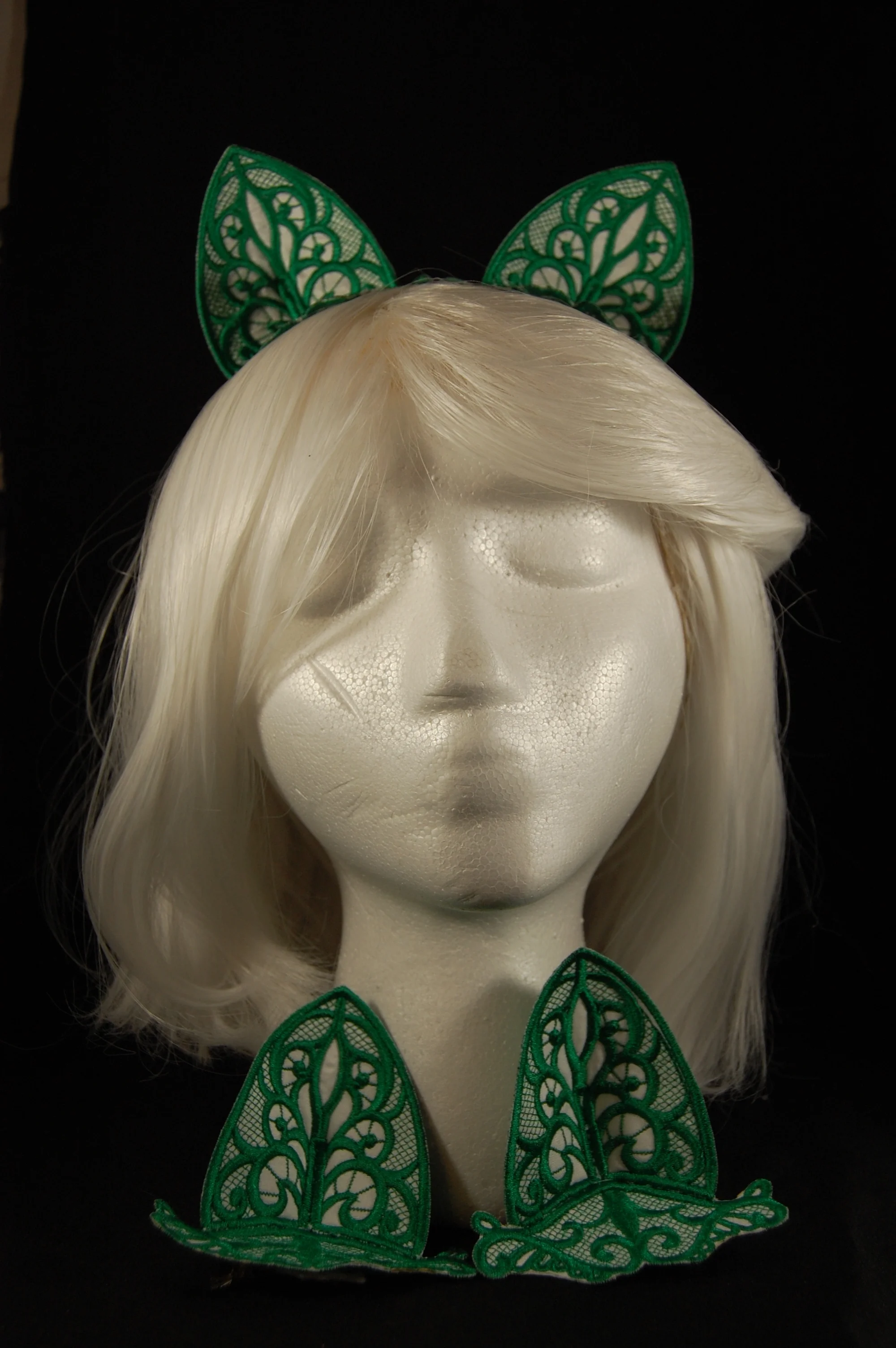 Lace Ears - Green Thread on White Fabric