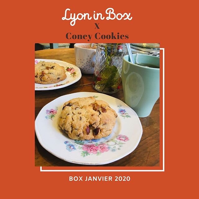 On avait tellement h&acirc;te de vous emmener dans l&rsquo;un de nos caf&eacute;s favoris : @coneycookies ! Leurs cookies faits maison sont tellement bons qu&rsquo;il est toujours difficile de se d&eacute;cider ! 
La meilleure technique pour fid&eacute;liser ses clients, c&rsquo;est de les rendre accros aux bonnes choses, n&rsquo;est-ce pas ? 
Et c&rsquo;est exactement ce qu&rsquo;il fait avec Lyon in Box, on vous rend dingue de votre ville
! 
Suis nos aventures et partage tes d&eacute;couvertes avec les hashtags #lyoninbox #lyoninboxlover 💌
J&rsquo;aime ma Box, je suis un Liber*
*Lyon in Box lover