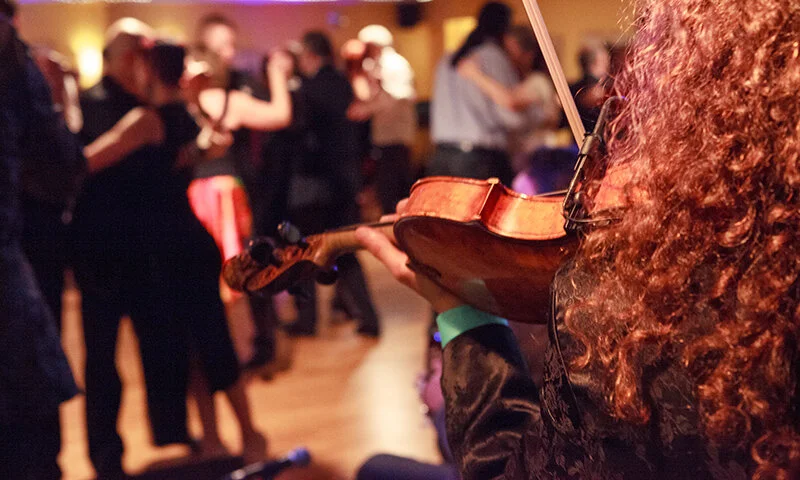 16-dancing to live music by Sexteto Milonguero.jpg