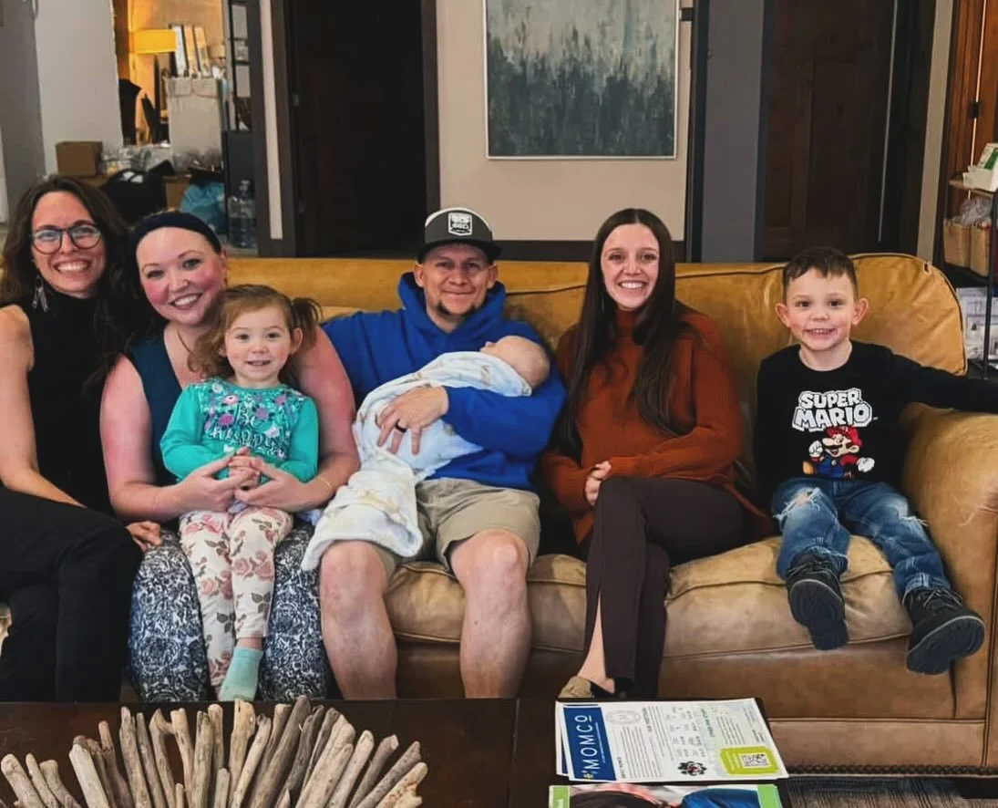 6 weeks we&rsquo;ve done it again! 
Come sit on the what I now have named the &ldquo;Friends&rdquo; couch and spend your final visit giggling and reminiscing and already getting excited for the next baby ;)

Dream team right here! 😍