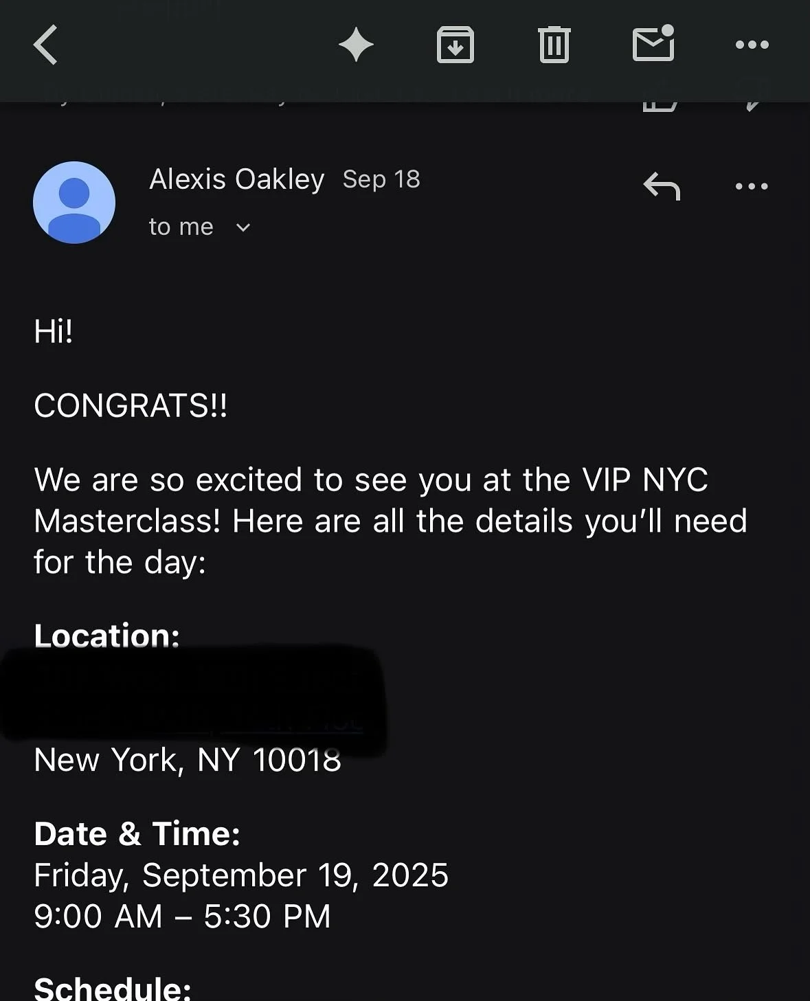 POV: You get an email on Thursday afternoon saying you&rsquo;ve been chosen by Alexis Oakley to attend her NYC masterclass&hellip; the very next day. ✈️💄

So what did I do? Drove home from Montreal, booked a 6am flight, hit the airport at 3am and ma