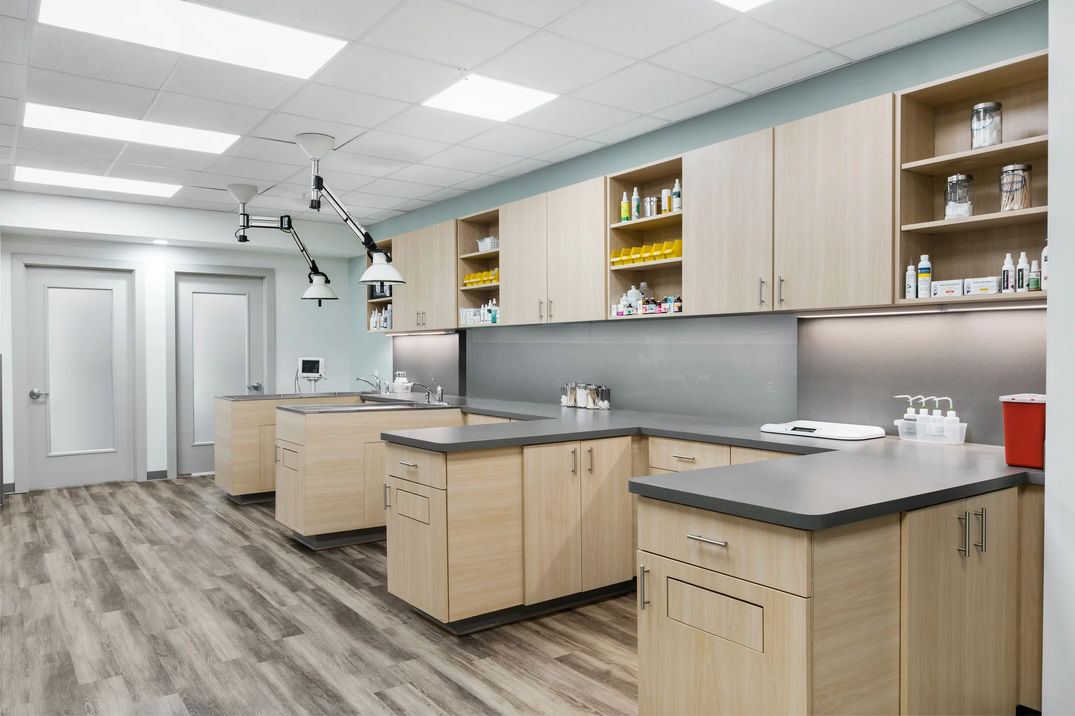 012_ClarkRdVetClinic_Leader-Sawa.JPG