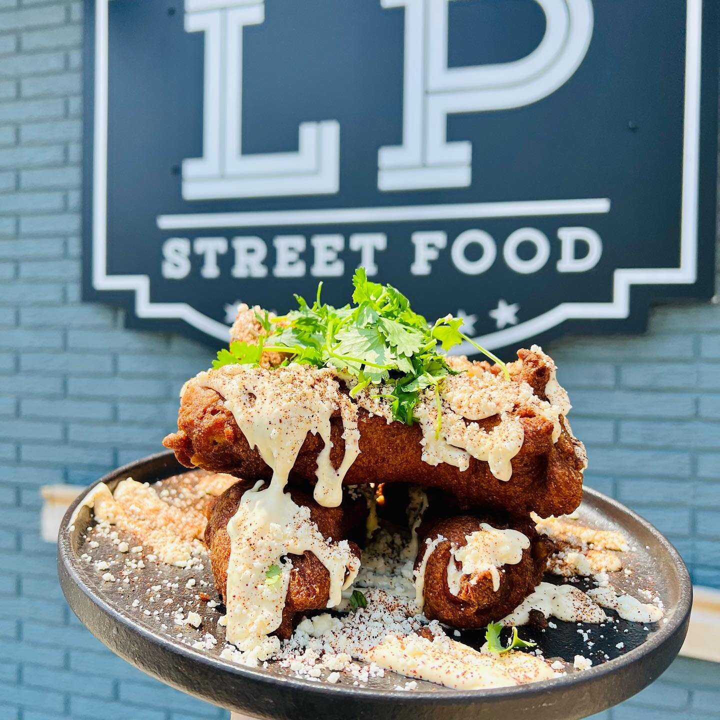 🌽🌭 ELOTE CORN DOGS 🌭🌽
We&rsquo;re winning with this weekend special at LPSF 🤩

Corn Fried Corn Dog | Tajin Lime Aioli | Cotija | Chili Powder | Cilantro 
Served stacked like Lincoln logs! 

#lpsf #weekendspecial #welovefood #funnotfancy #elote #