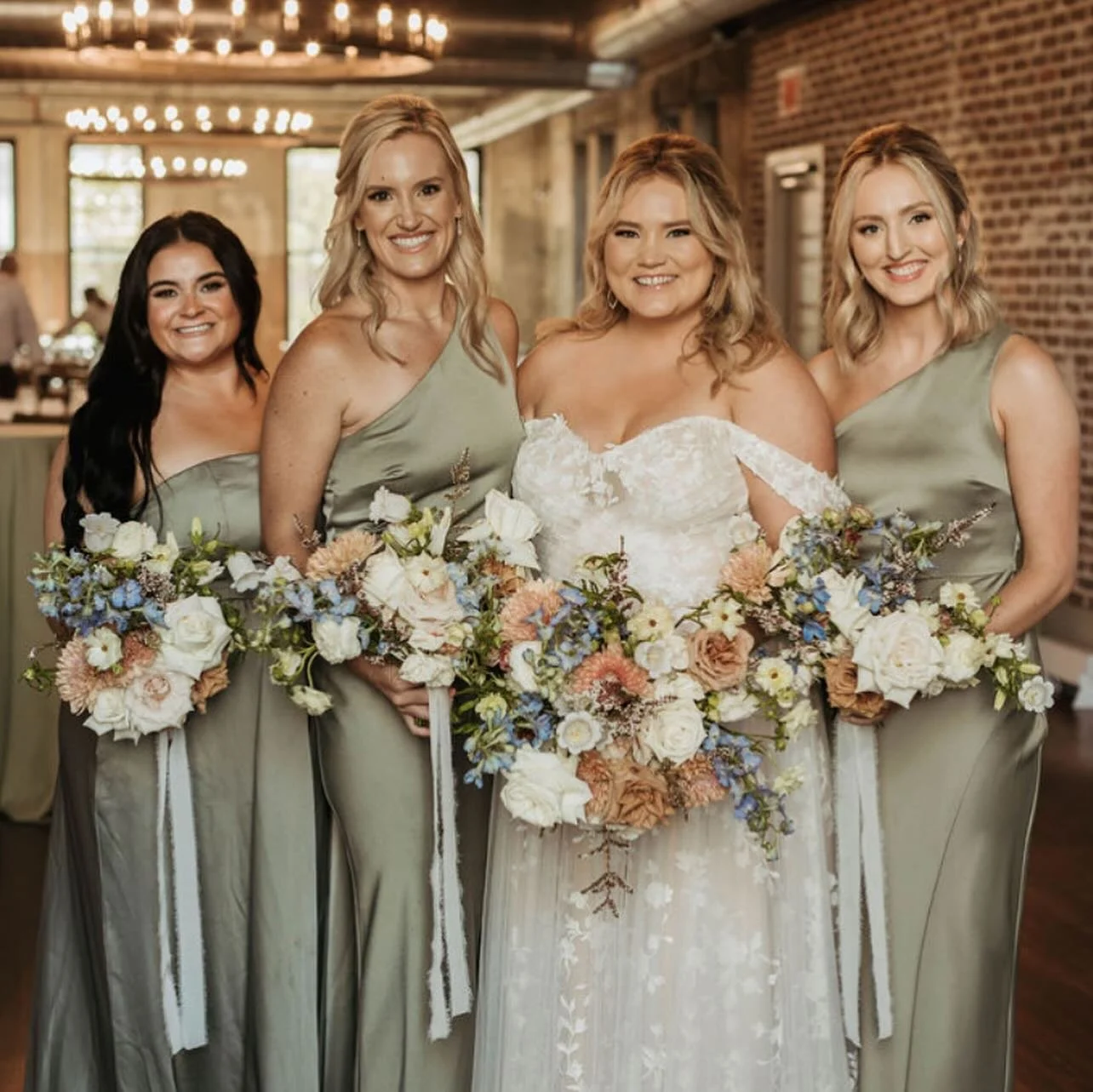 Beautiful brides = beautiful bride tribes

PC📸: @saltandlight_collective_ 
Beauty: @prettyonpremises 
Venue: @thecenturyhall 
Planner: @edfordfarmhouse 
Florals: @memoriesboundfloral 
&bull;
#bridalmakeupartist #softglam #makeupinspiration #weddingh