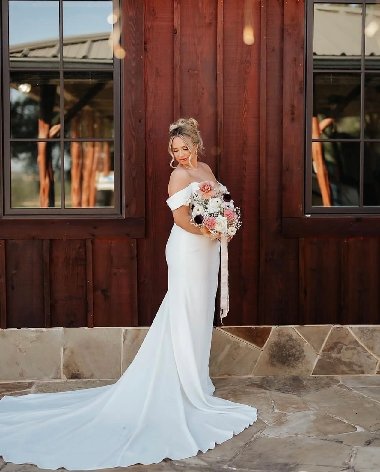 In case you needed some hair inspo, our bride kailei is the perfect muse! 🤍

PC📸: @makenziemackphotography 
Hair &amp; makeup: @prettyonpremises @maddirodie_hair 
Venue: @diamondaranchevents 
Dress: @iconicbridedallas 
&bull;
#weddingmakeup #bridal