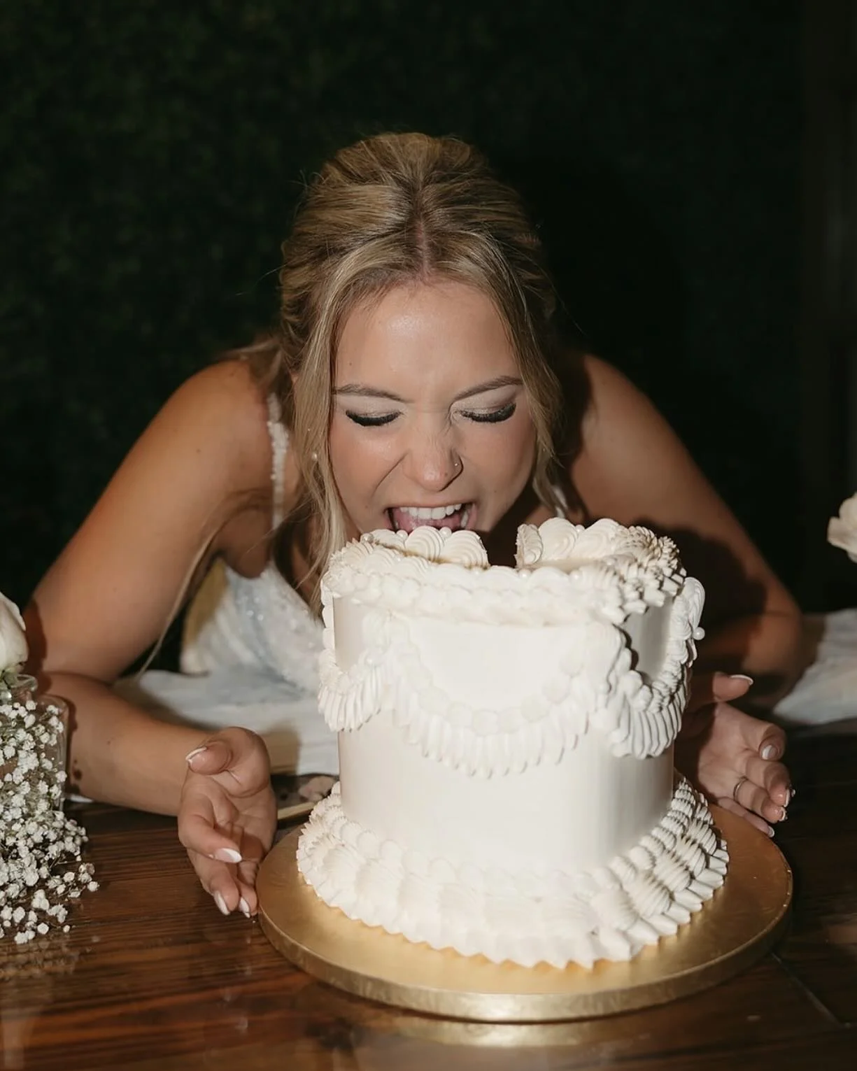 If there is one photo gallery we are absolutely dying to see it&rsquo;s our bride Caitlyn&rsquo;s! Such a fun couple and stunning bride 😍

PC📸: @kinleyro_photo 
Venue: @theblackoakvenue 
Hair &amp; makeup: @prettyonpremises 
Cake: @eastannbaking 
&