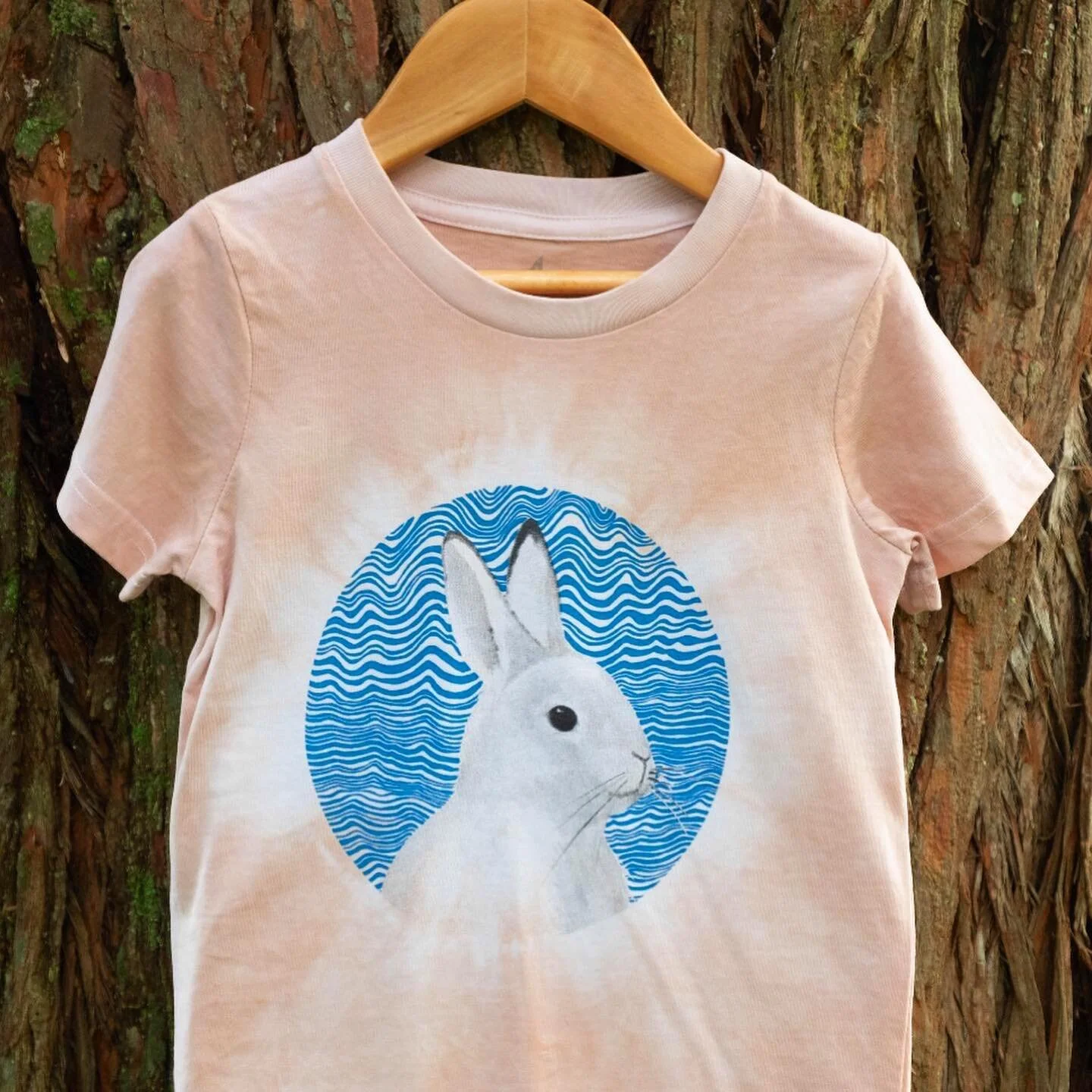 We love our Natural Avocado Blush Pink hand-dyed tees and it seems a fair few of you do too!

We will be doing a new series of avocado blush pink dye batches this coming week and wanted to give you all a chance to pre-order and secure your special tee in advance.

PRE-ORDERS for this batch are available TONIGHT until MON 14 SEPTEMBER! 

We are offering the Avo Blush Pink dye in Kid Sizes 2-10 Years for three of our white tee designs - Bunny Blue,
Snake and Coy Koi. These can be pre-ordered on our website.
www.bananaslug.co.nz

+ each one is hand dyed and one-of-a-kind taking different patterns and intensity
+ a great alternative to commercial chemical dyes
+ beautiful and unique
+ we recommend using a cold water wash and avoiding harsh stain removers (or spot test for color fastness before you go nuts) but otherwise color fast, durable and requires no special handling.

Pre-order yours for it to ship out next week! 
Pre-orders for this batch will close at 12pm Monday September 14th (but there will be more batches down the line once we have another major guacamole craving).

#naturaldye #kidstshirts #avocadodye #handdyed #kids #clothing #bananaslugkidsclothing #locallymade