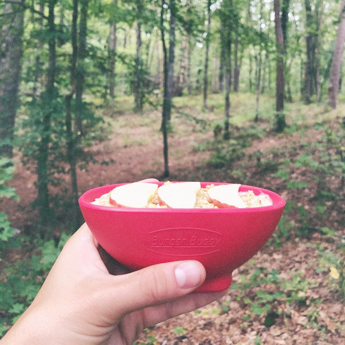 Apple yogurt bowl in nature 💚🌲🍎

The Burger Buddy is the perfect holder for yogurt, sandwiches, sauces and  snacks! It&rsquo;s also super easy to clean!

Shop ONLINE.
&mdash;
shoponline #reuse #reducereuserecycle #greenliving #paperfree #gogreen
#