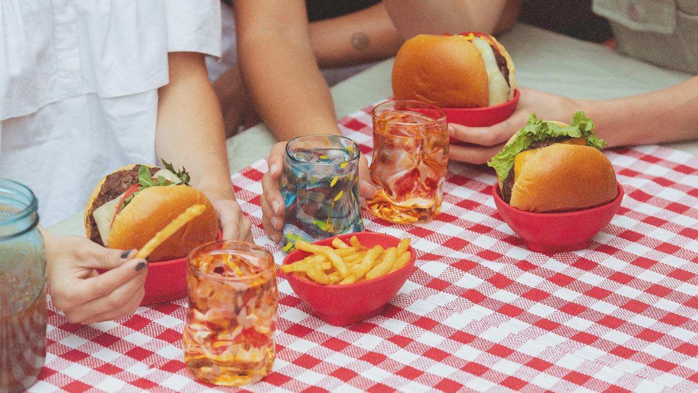 Everyone needs a Burger Buddy 🍔✨

Did you know that the Buddy is perfect for an outdoor picnic?!

Easy to grip, flip and enjoy!
&mdash;
#shoponline #reuse #reducereuserecycle #greenliving #paperfree #gogreen
#burgerbuddies #myburgerbuddy #sandwhichh