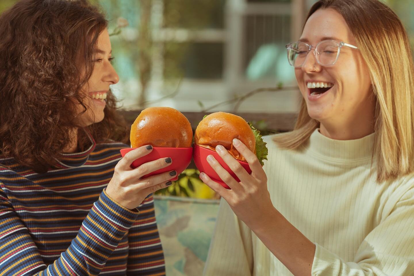 Good morning burger lovers ❤️🍔

Is it too early to want a big juicy burger?!

We created the Burger Buddy to keep all those delicious juices and toppings on the burger and off of your shirt. My Burger Buddy is easy to grip, fun to hold, and makes ea