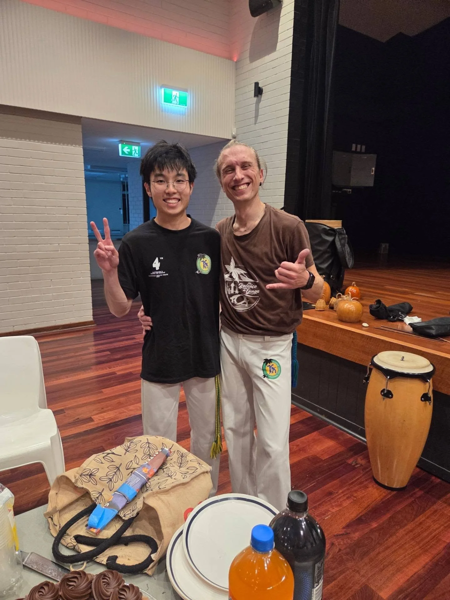 🥳🎂🍕
It's that time of the year again where we celebrate July birthdays of our Estagiario Professor Lorinho and long time student Papagaio. 

We celebrated last night with a class dedicated to music, followed by an energy filled roda, and pizza and