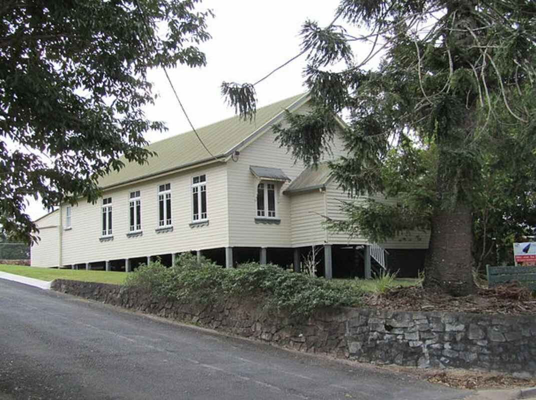 Mapleton Hall hosts Country Markets in  historic setting