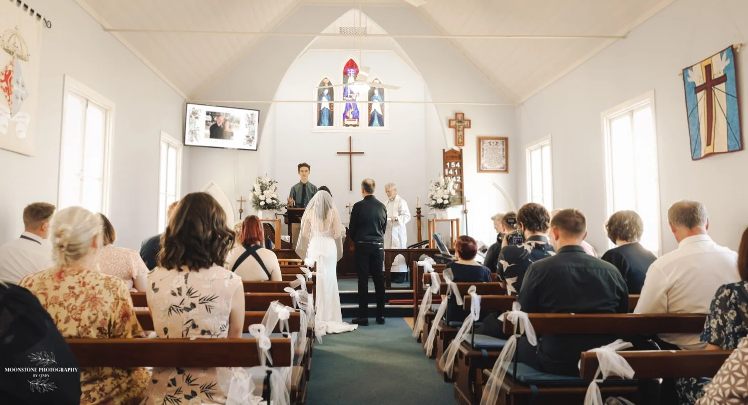 Local couple chooses St Margaret’s in return to a traditional, small town wedding
