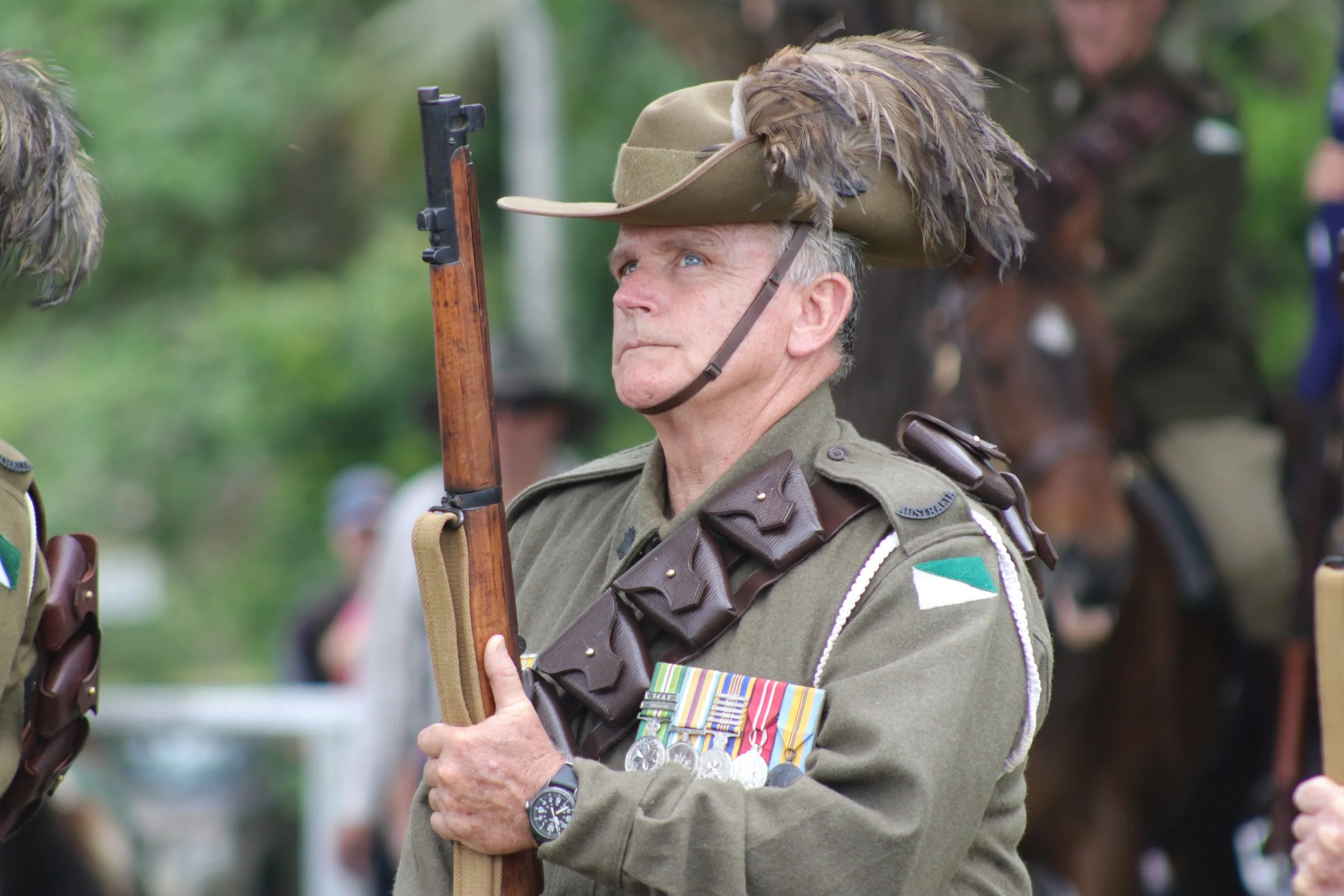 Crowds line Blackall Street for Beersheba Day Parade 