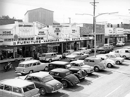 Old photo sparks  traffic discussion on centre parking and single lanes
