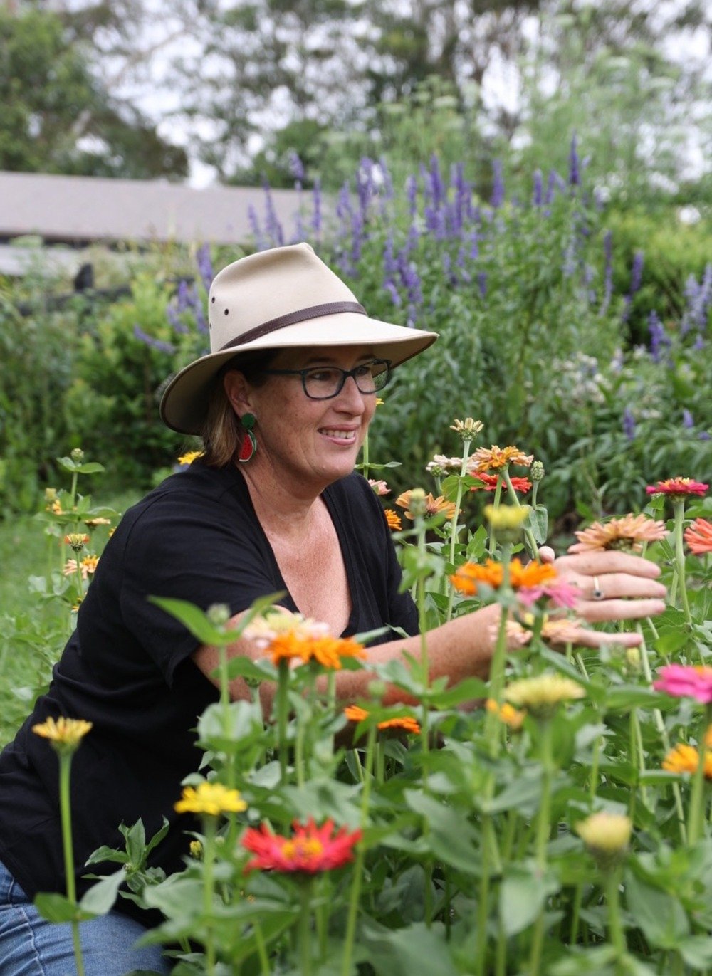 From garden to vase: growing your own cut flowers made easy!