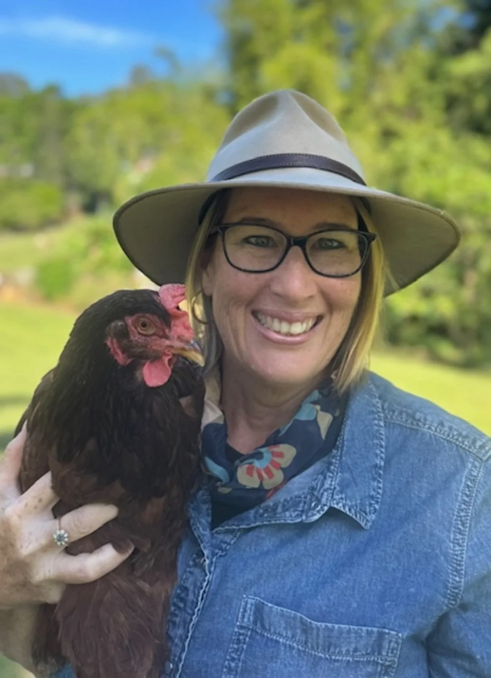Reque Chicken I just adopted 10 rescue chickens. Here’s why — The Sunshine Valley Gazette