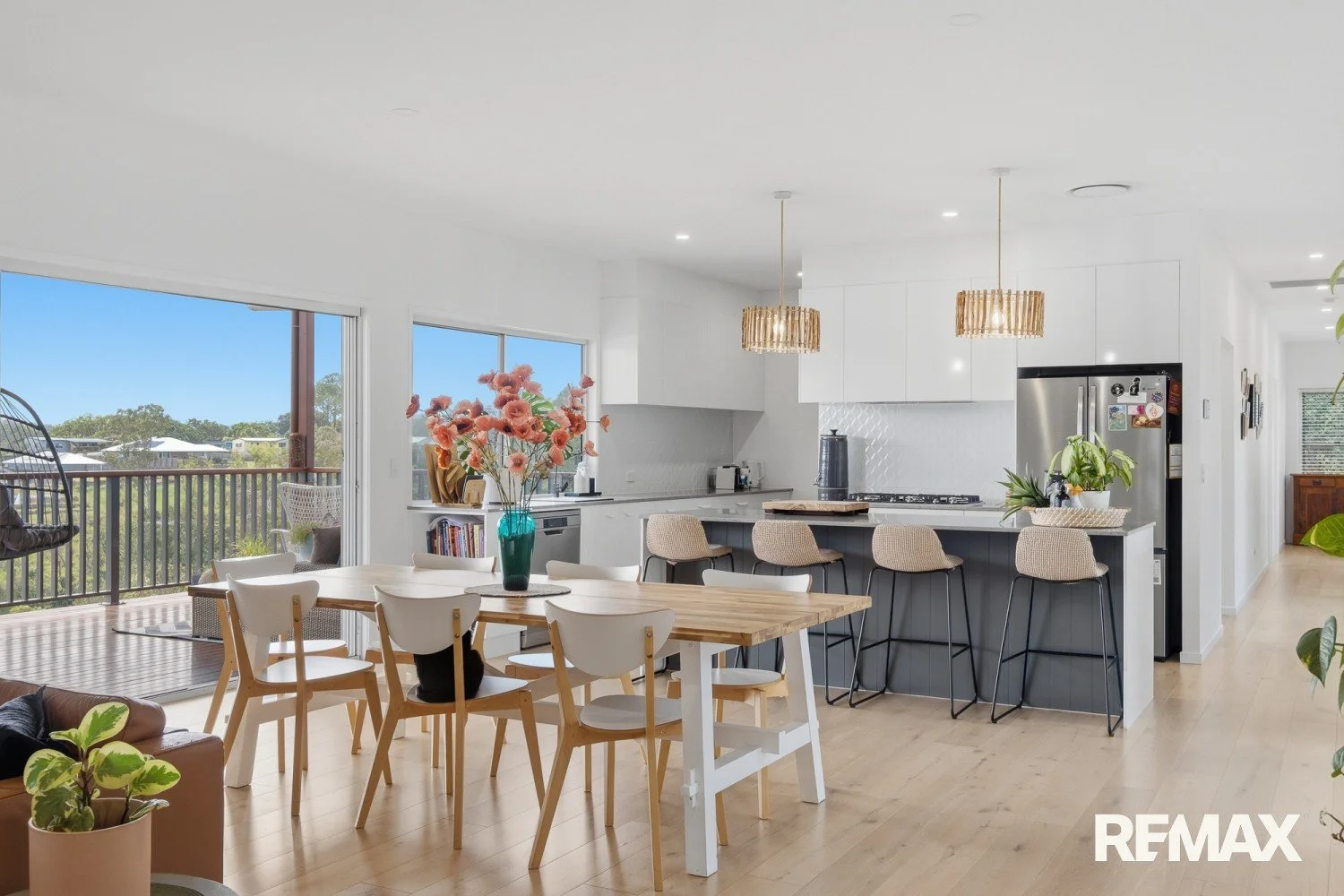 Modern hinterland living with incredible views