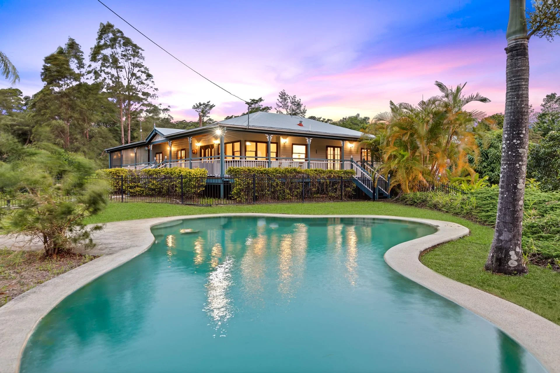 10 acres, views &amp; lifestyle in West Woombye