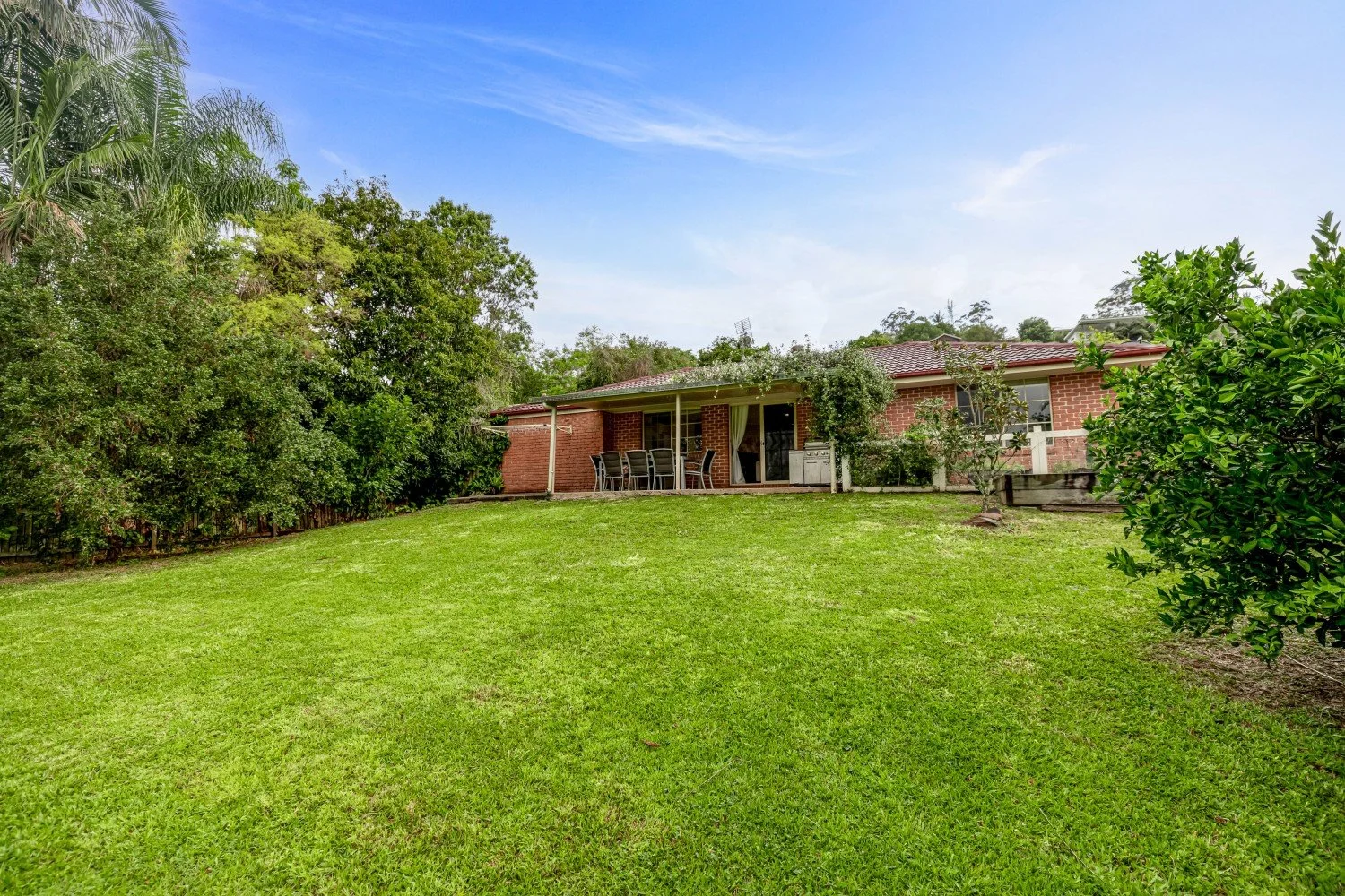 Peaceful cul-de-sac living with stunning rural outlook