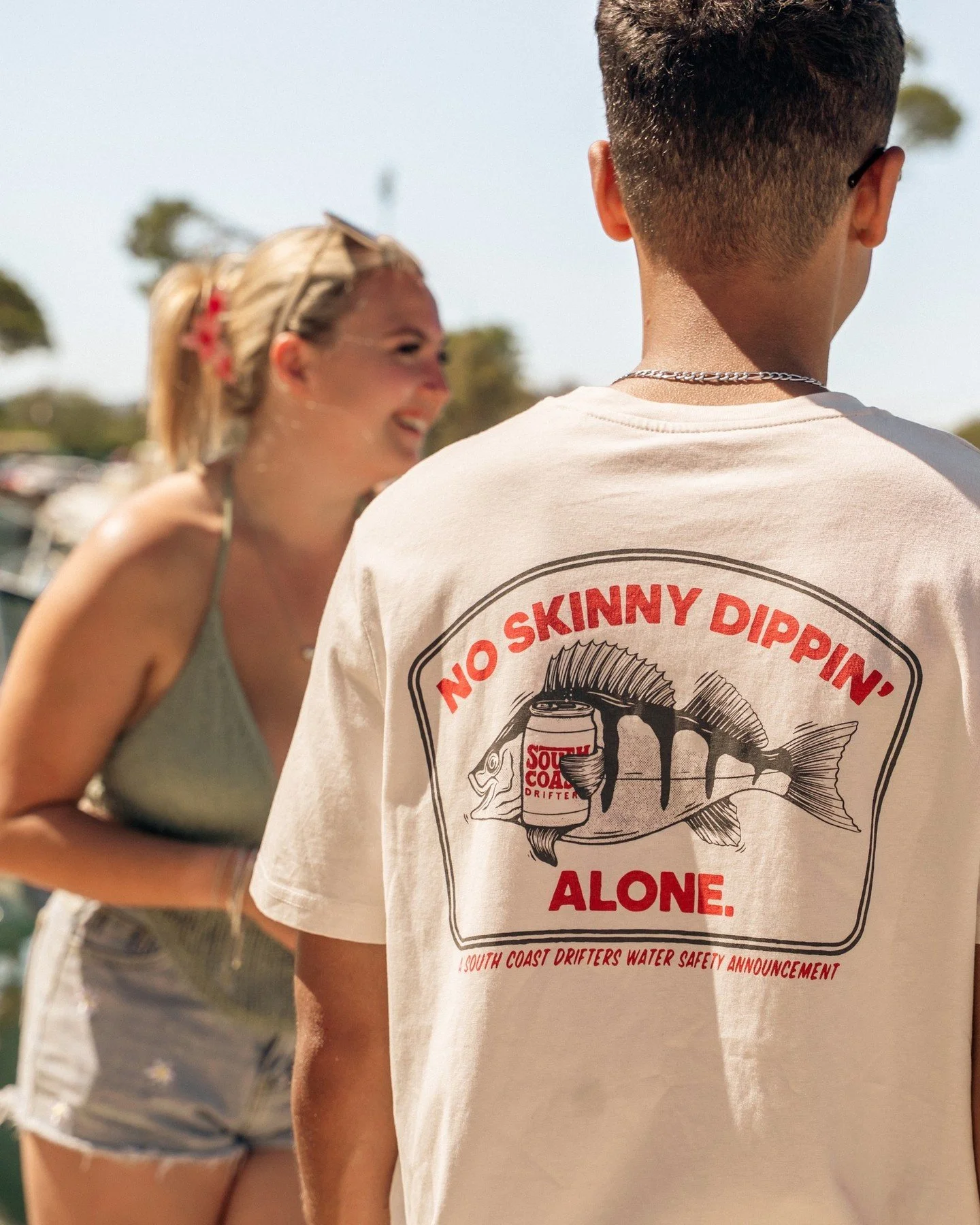 🐟 No skinny dippin alone t-shirt 📢

🏴&zwj;☠️ In Vintage white 

📸 @tideline_photography