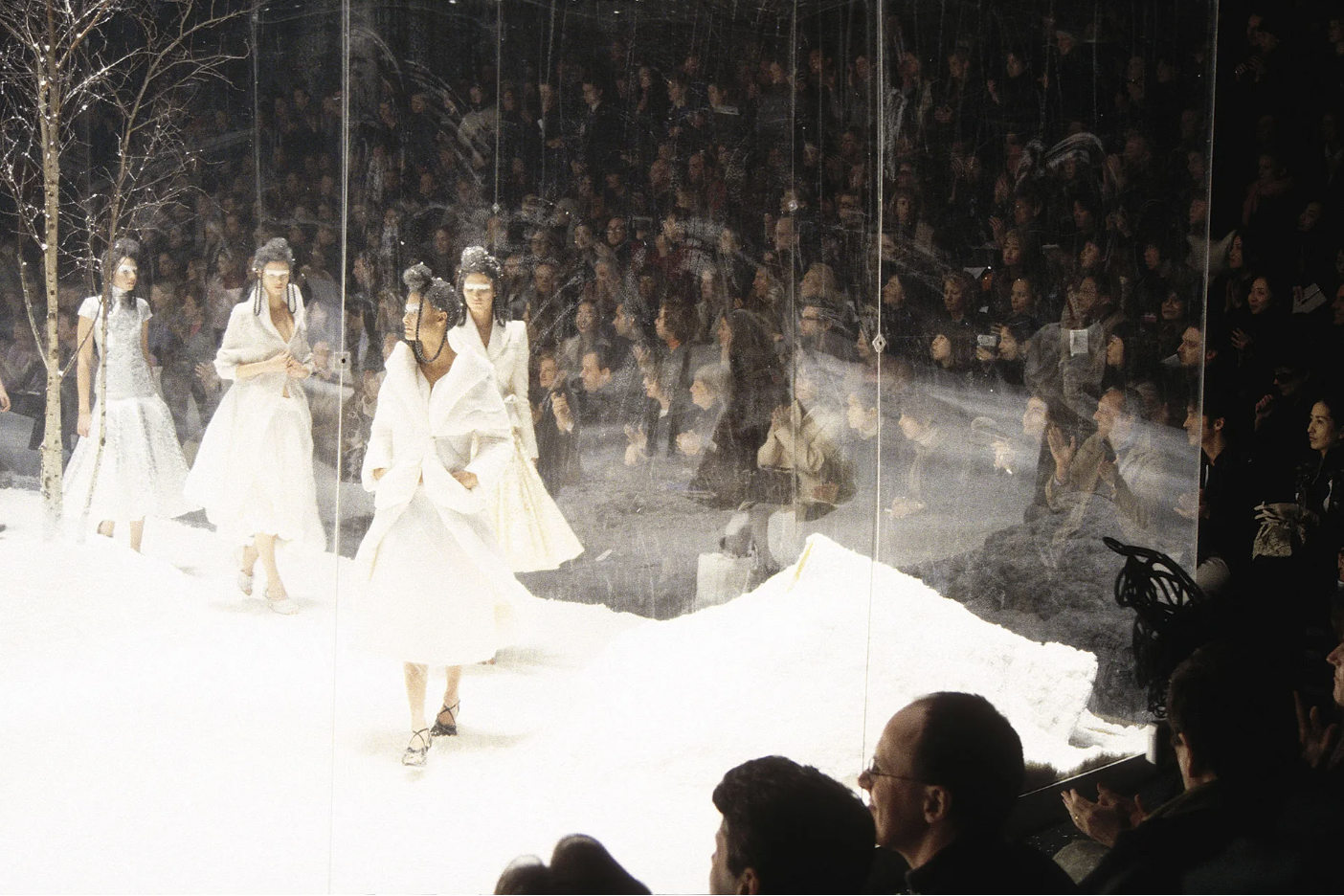Chewing The Scenery? The Scenography In High Fashion Runways