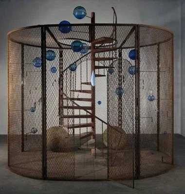 Louise Bourgeois, Cells, (The Last Climb), 2008, 384.8 cm x 400.1 cm x 299.7 cm 
