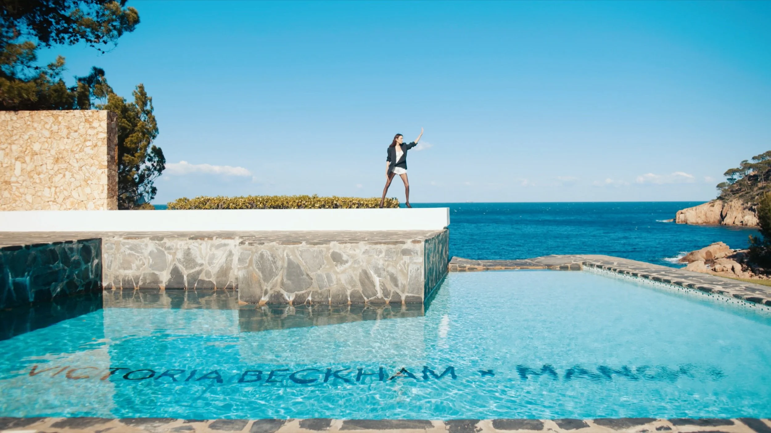  Mango 6' Producer  Alexa Chung dives into Mango’s latest collaboration with Victoria Beckham at the iconic Casa Cruylles.  Director: Posy Dixon DP: Arthur Loveday Editor &amp; Colourist: Daniela Schramm Moura Post Production: Untangled Video 