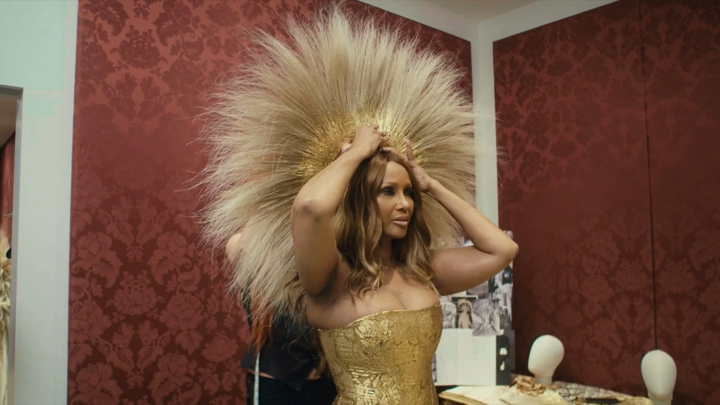  Vogue US 12’ Producer  Documentary for US Vogue following designer Harris Reed and Iman as they collaborate on the Met Gala's most iconic look.  Director: Posy Dixon Editor: Victoria Mortati DP: John Fisher, Mike Lopez US Vogue Producer: Jordin Rocc
