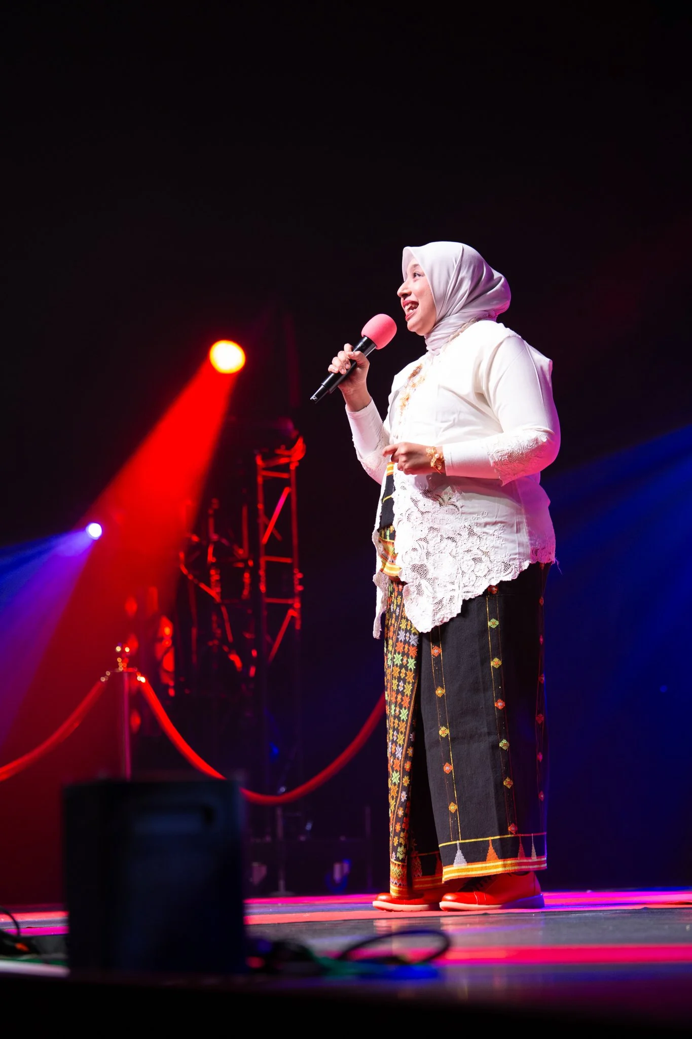 Fatima-mian-comedian-event-stage-photography.jpg