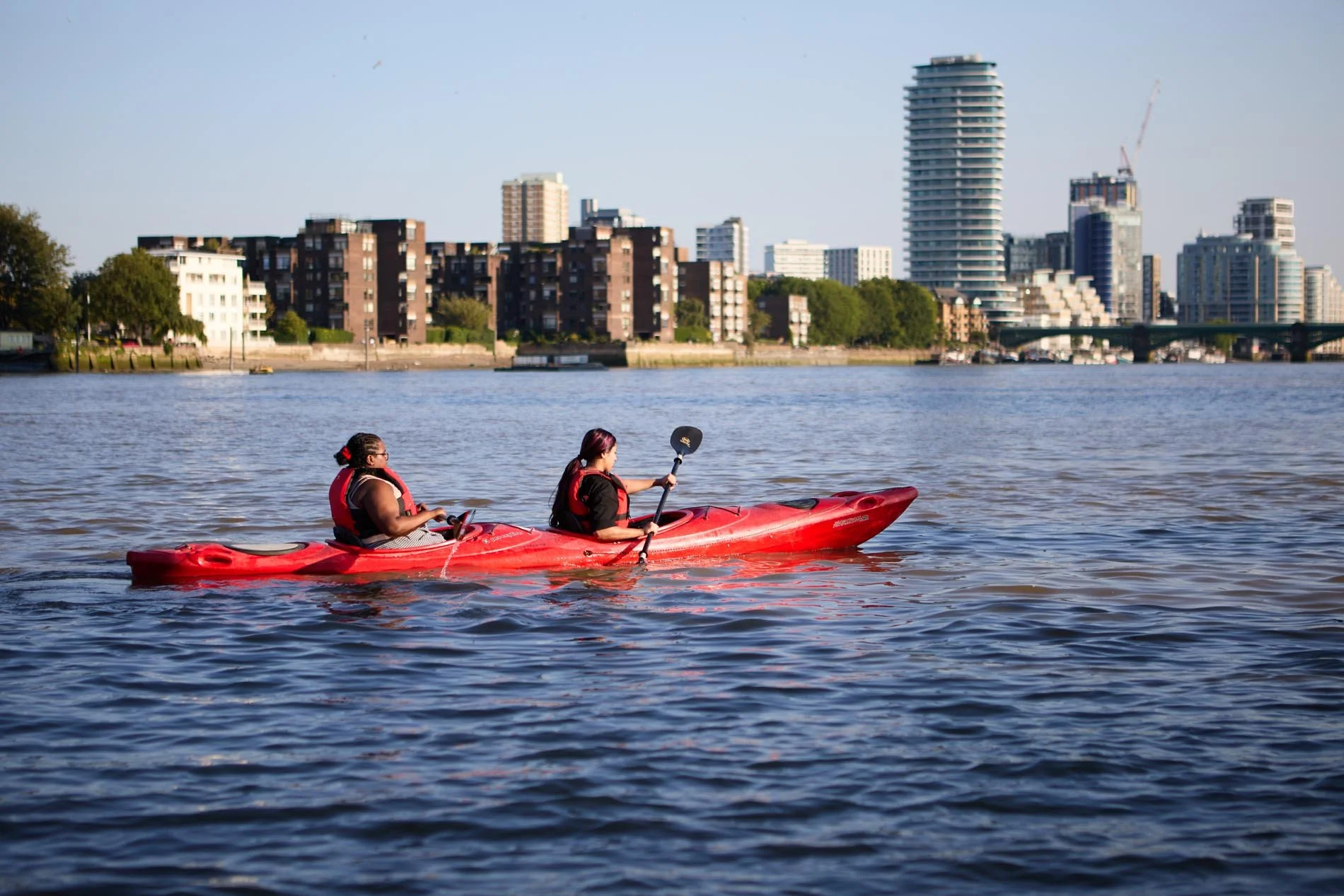 fatima-mian-sports-photography-kayaking-women-in-sport-muslim-women-documentary-photography.jpg