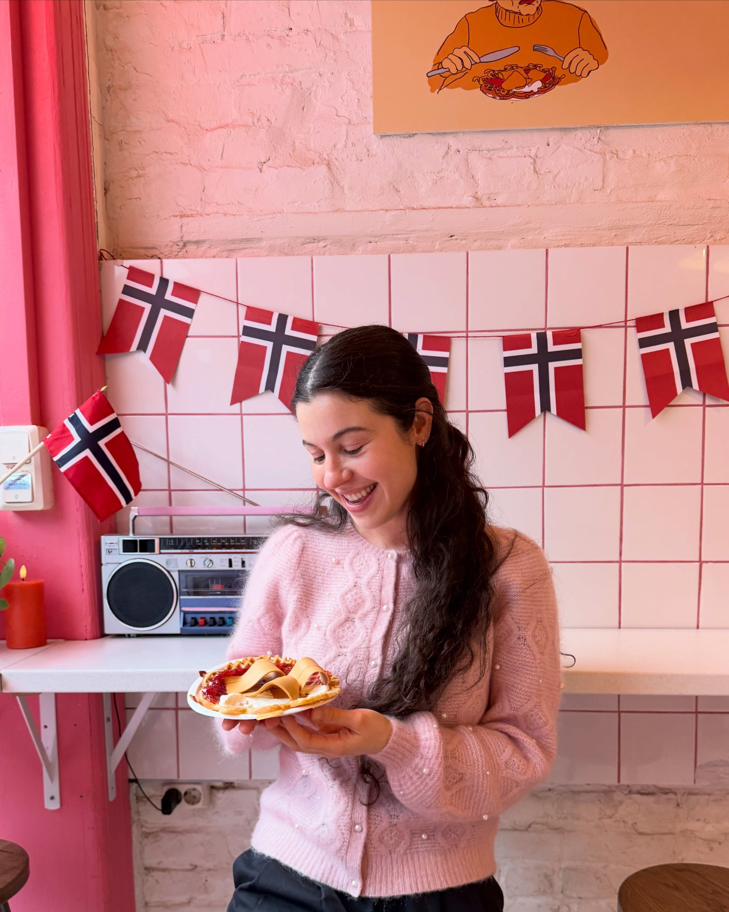 my scandi genes were singing with delight while wandering around oslo among the sakura blossoms, munching on brunost vaffel and gooey kanelsnurr along the way 🌸🧇✨