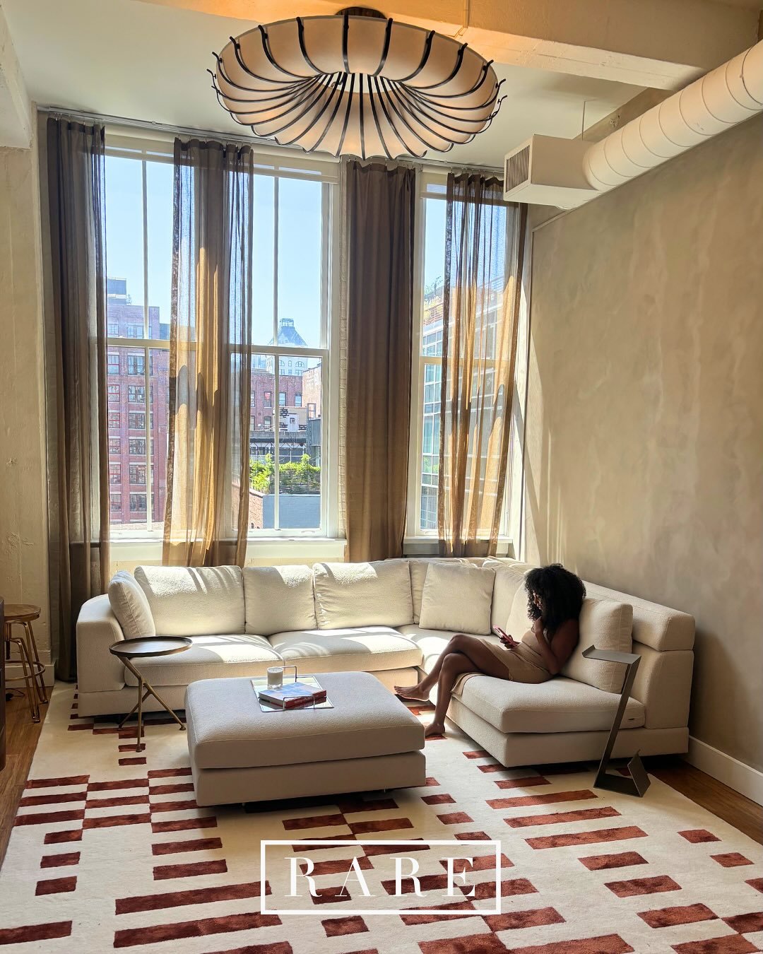 Loft living, made for sweater weather 🍁🧣✨

-
-
-

#CurbedNY #nyrealestate #NYCRealEstate #NYCApartments #NYC #MillionDollarListing #MDLNY #LuxuryRealEstate #ApartmentInspo #ApartmentDecor #Apartment #Brooklyn #LivingRoom #LivingRoomInspo #NYCApartm