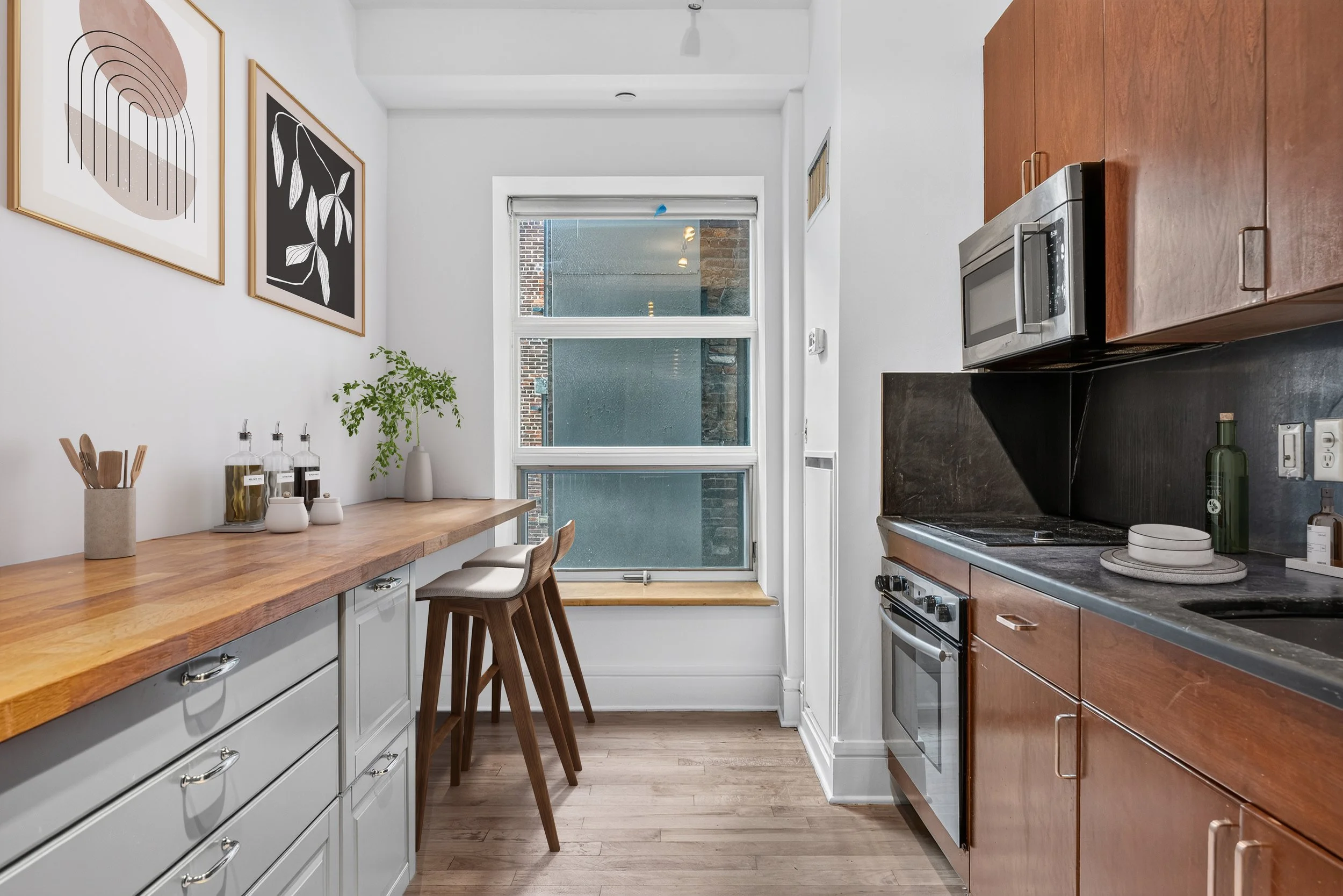 Jack-57 Front Str 404-Kitchen 3-staged-MJ.jpg